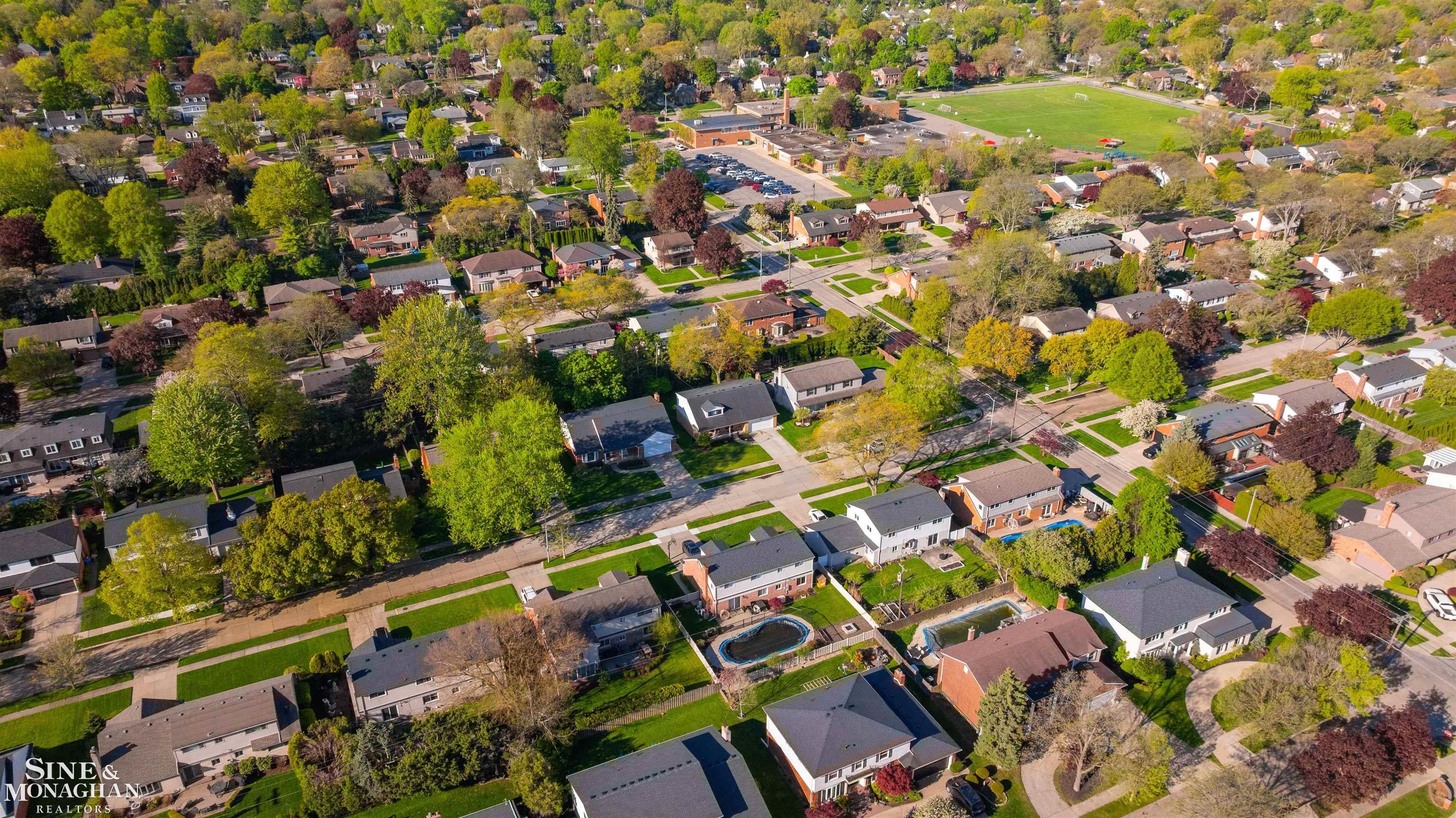 641 Blairmoor Court, Grosse Pointe Woods, MI, 48236