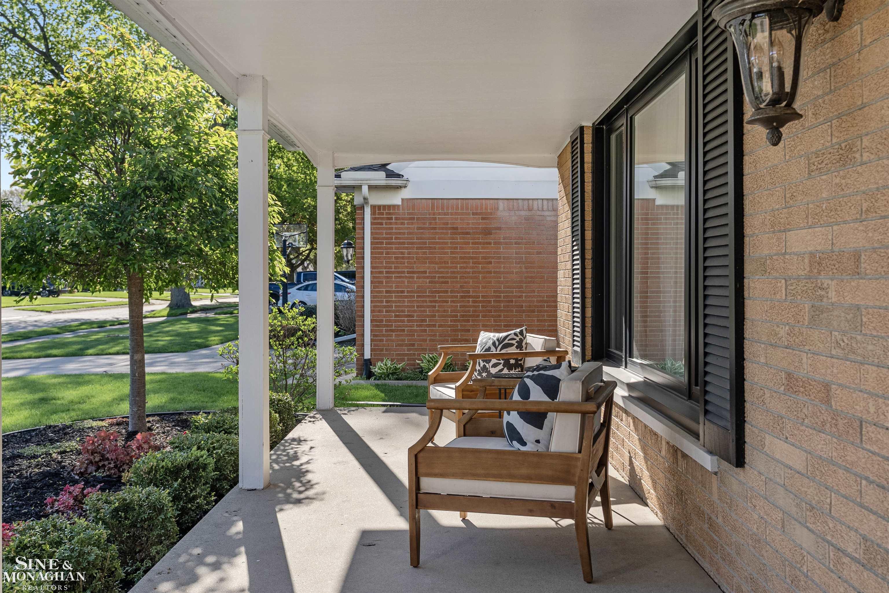 641 Blairmoor Court, Grosse Pointe Woods, MI, 48236