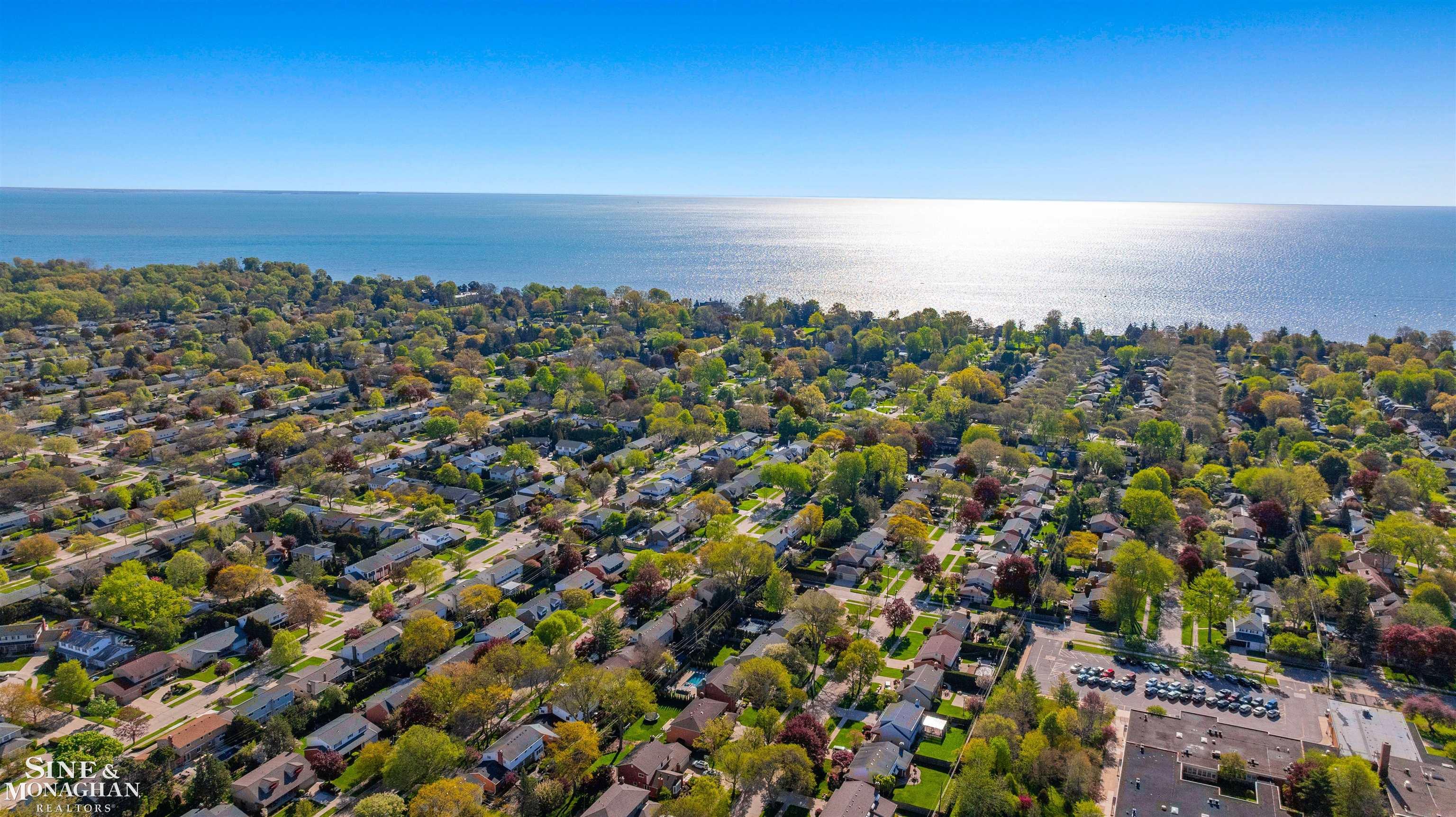 641 Blairmoor Court, Grosse Pointe Woods, MI, 48236