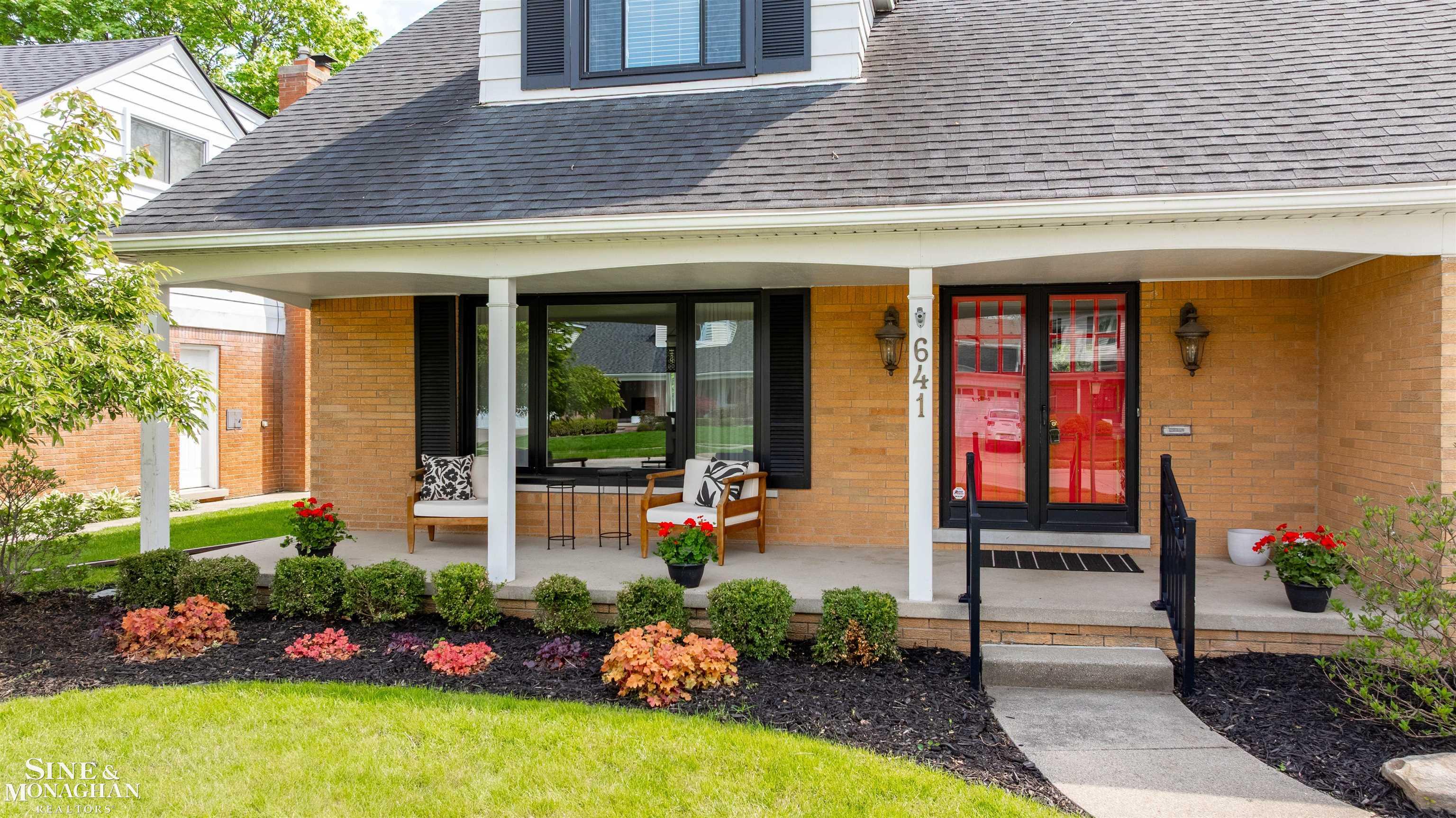 641 Blairmoor Court, Grosse Pointe Woods, MI, 48236