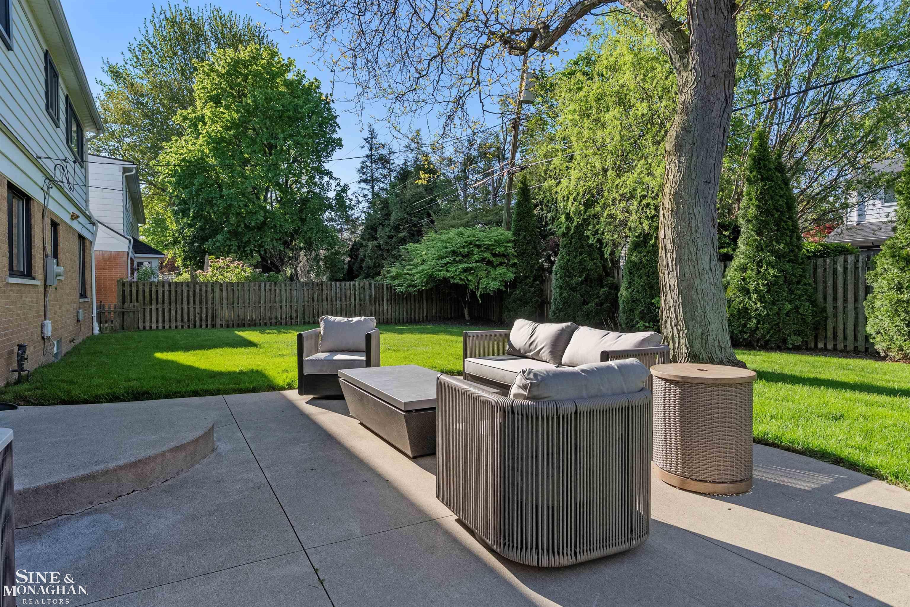 641 Blairmoor Court, Grosse Pointe Woods, MI, 48236