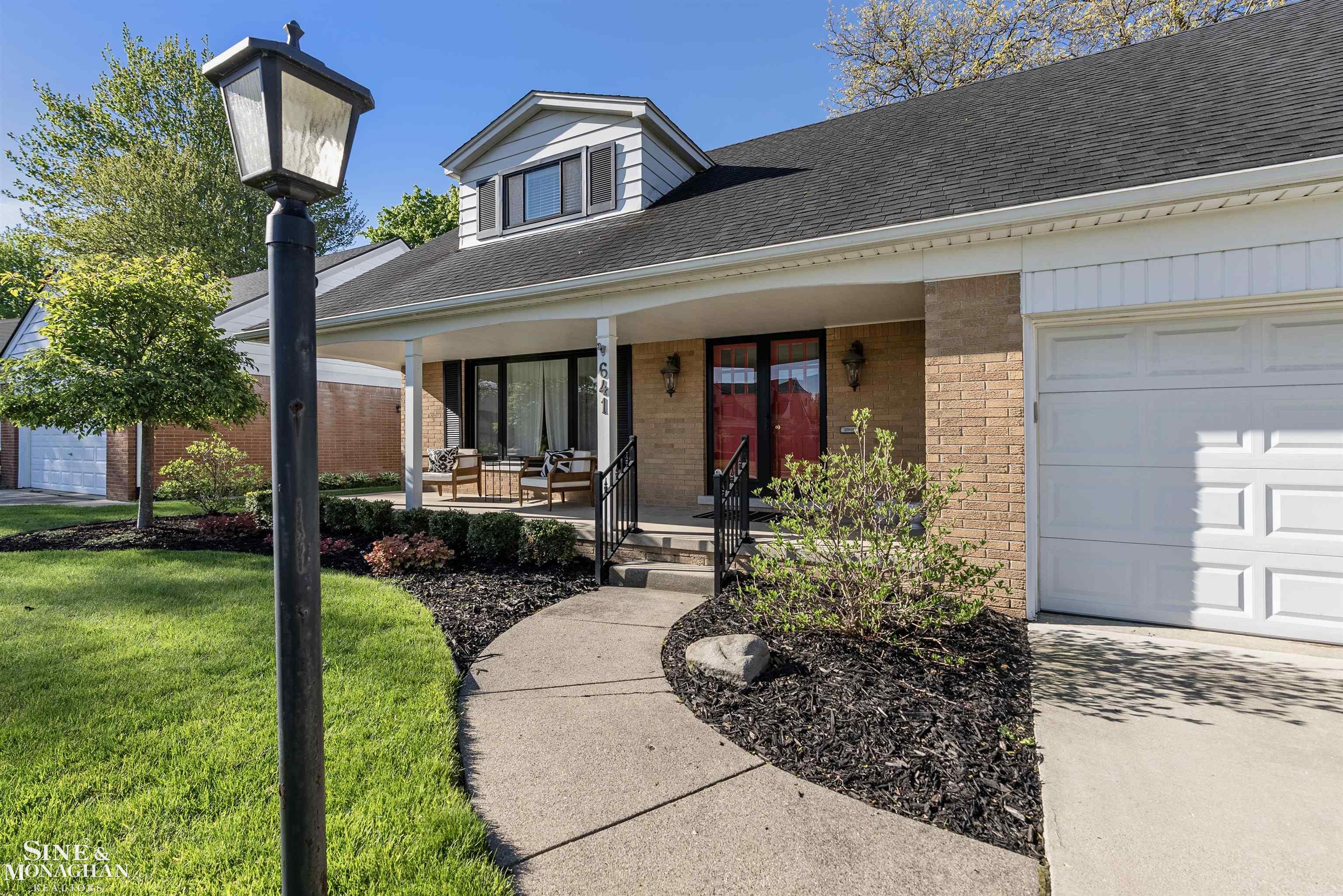 641 Blairmoor Court, Grosse Pointe Woods, MI, 48236
