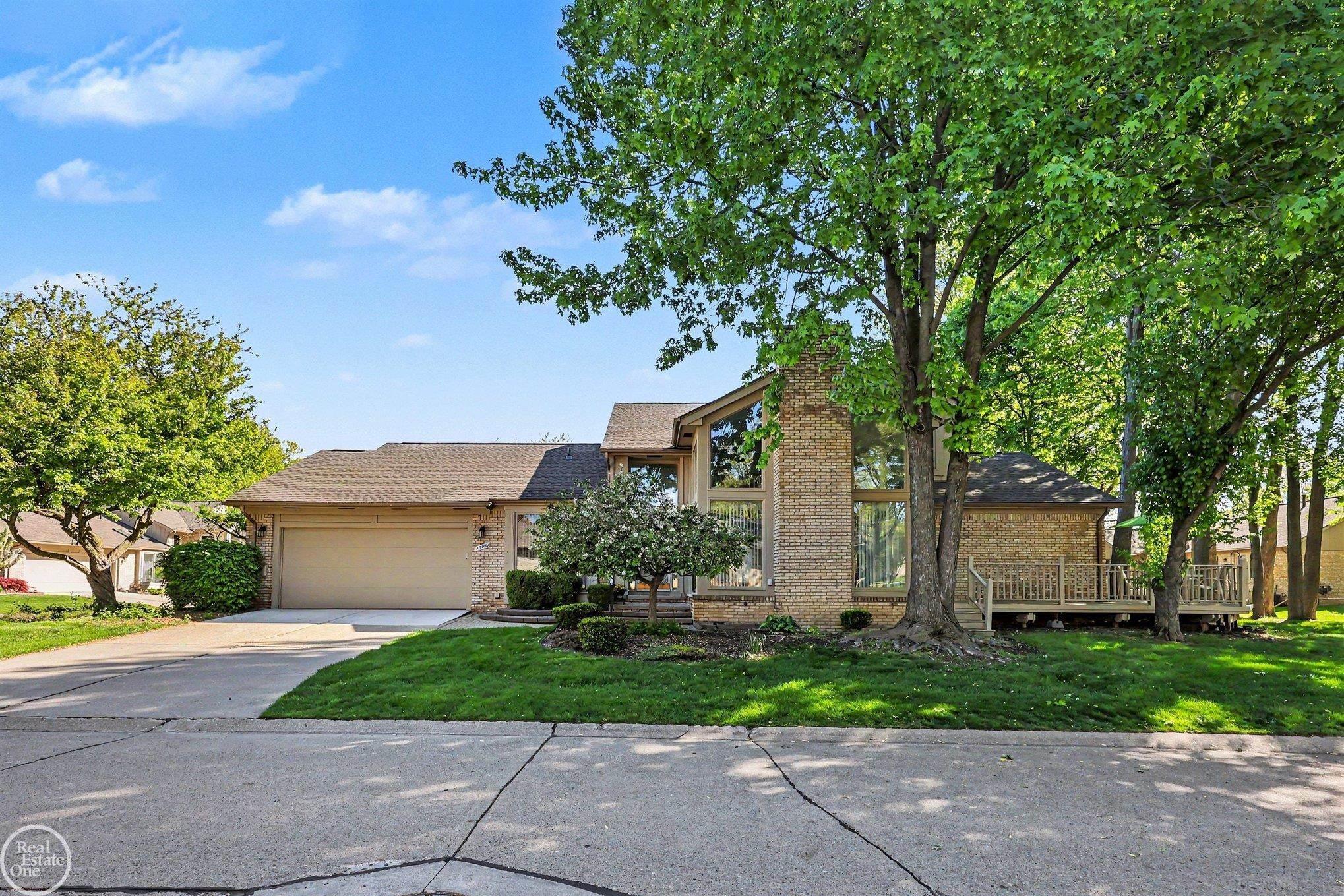 Photo 1 of Sale Pending at 43052 W Kirkwood Dr, Clinton Township, MI 48038 | MLS# 58050207377 | Listing updated on 2026-09-04