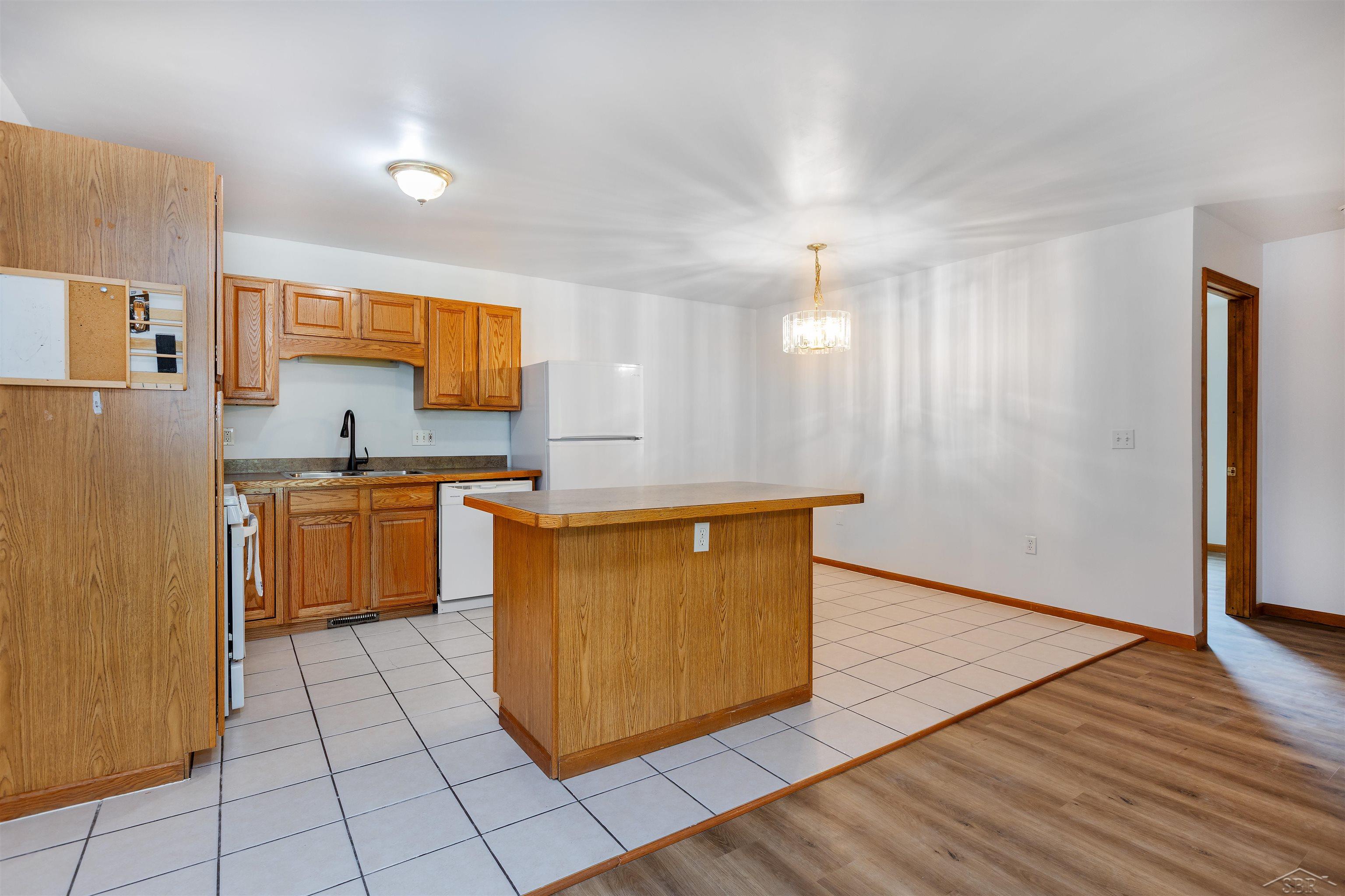 Listing Photo 5 - Condo for sale in building located at 2043/2047 N Neiner Rd, Sanford, MI 48657