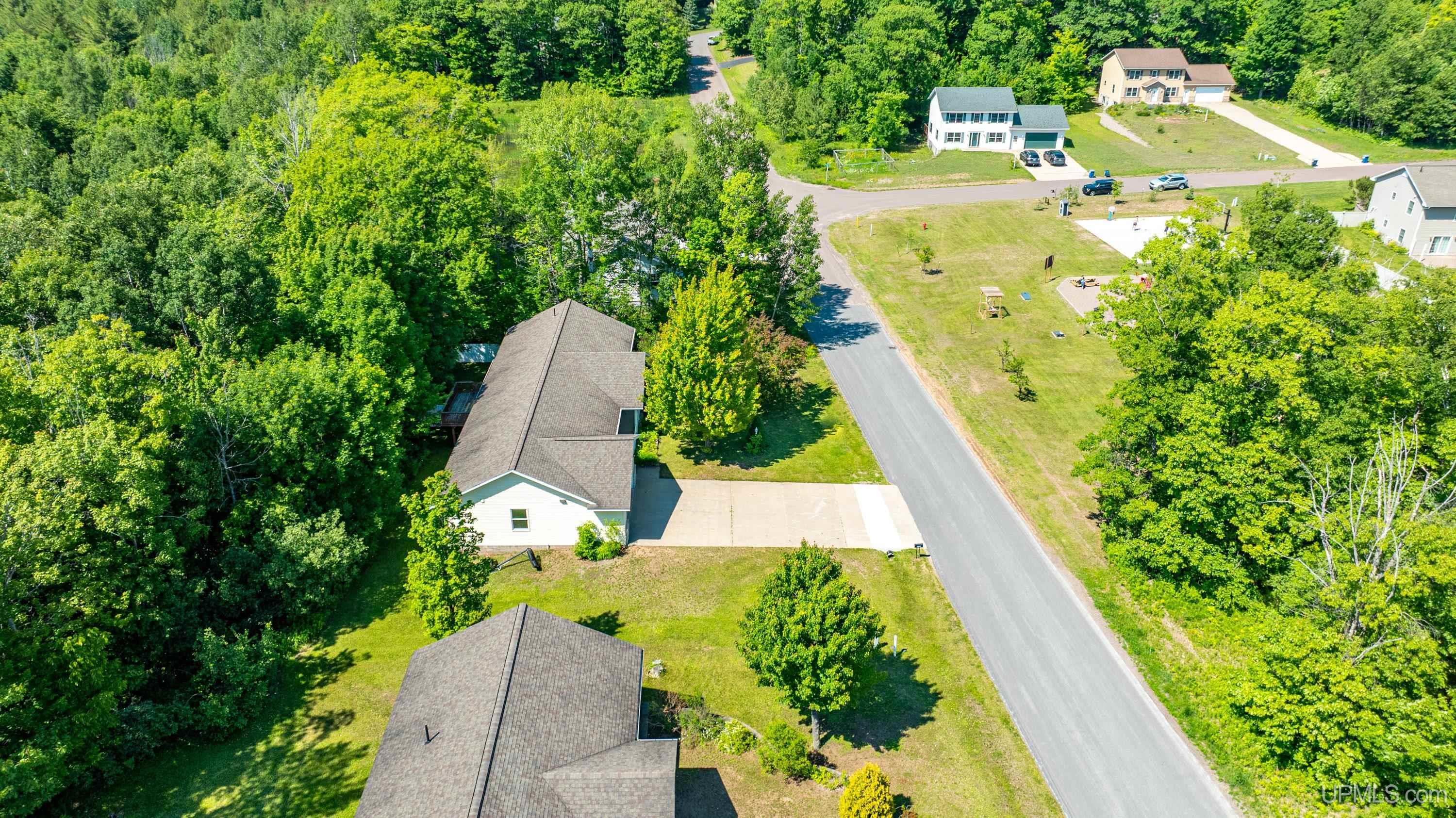 3rd image of 1924 Sherwood Dr, Houghton, MI 49931 | MLS# 50207798