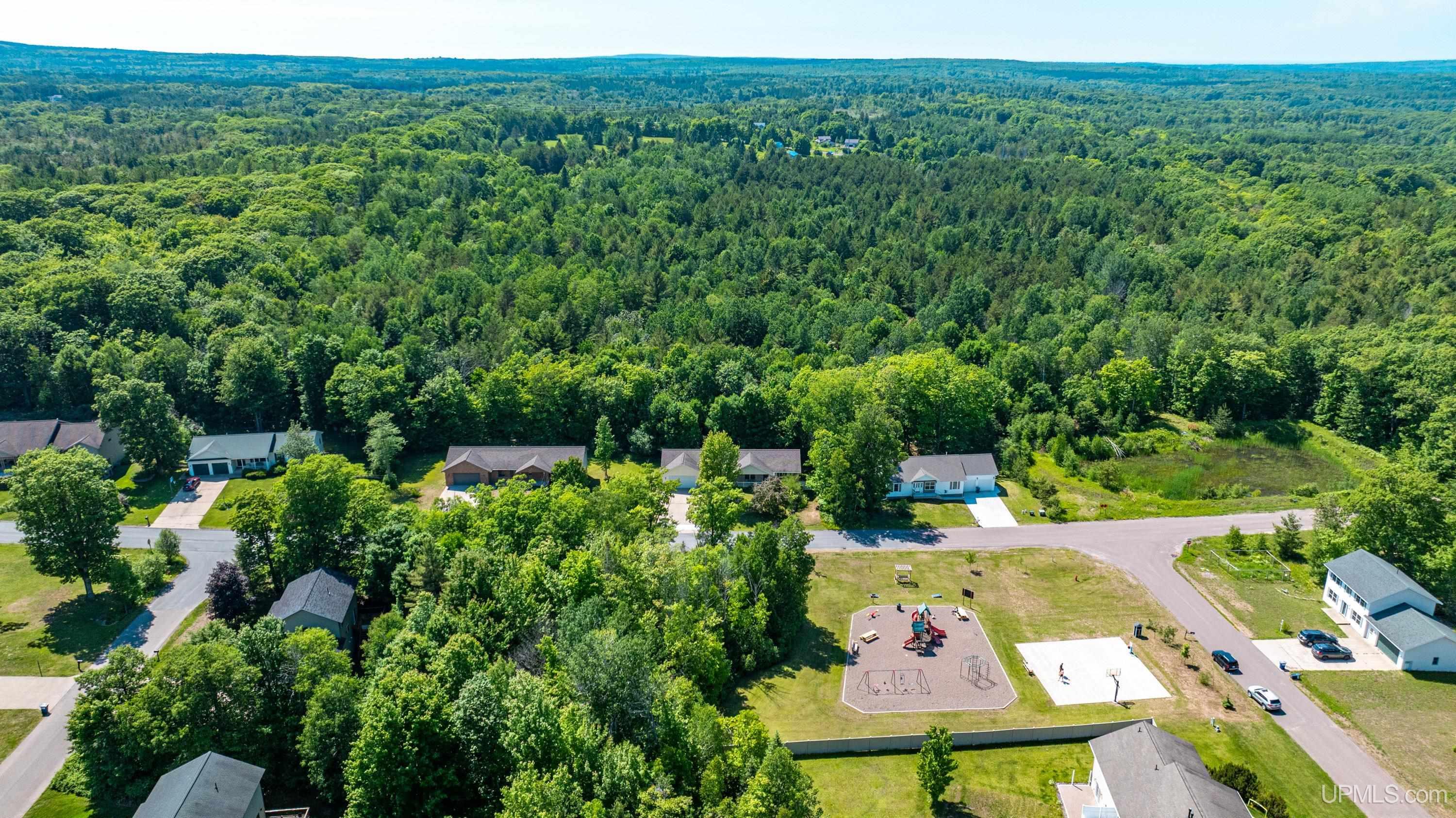 70th image of 1924 Sherwood Dr, Houghton, MI 49931 | MLS# 50207798