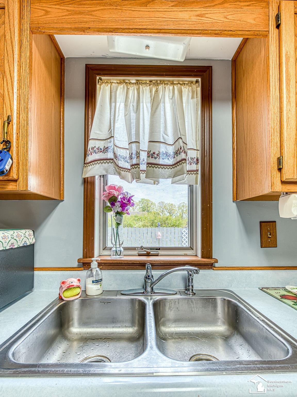 Homes for sale in Frenchtown Township Monroe, MI | 4972 Elm St, Frenchtown Township Monroe, MI 48166 | MLS# 57050207856