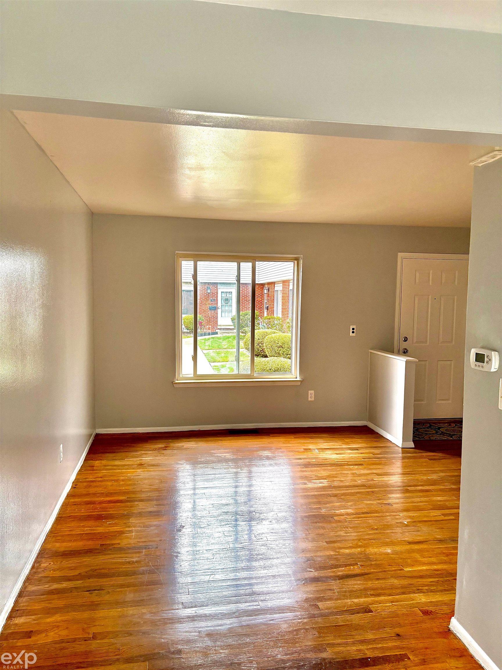 Listing Photo 5 - Condo for sale in building located at 27881 Eastwick Dr, Roseville, MI 48066