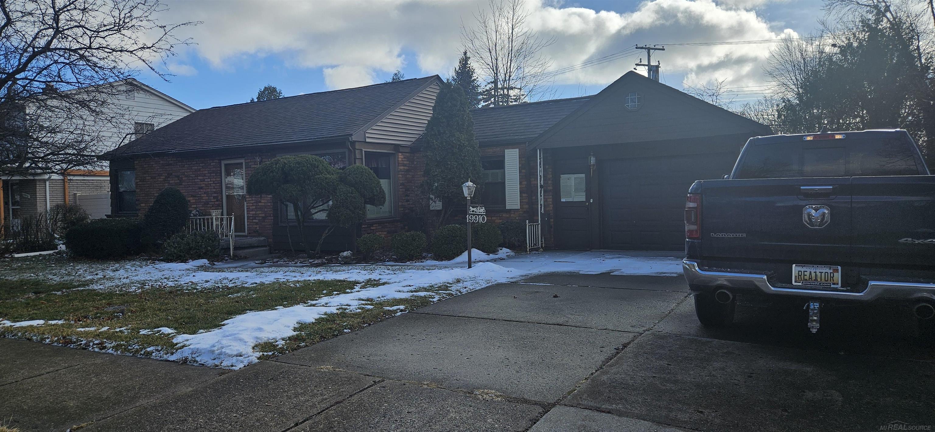 19910 Parkside ST StClairShoresCity_Macomb Michigan 48080