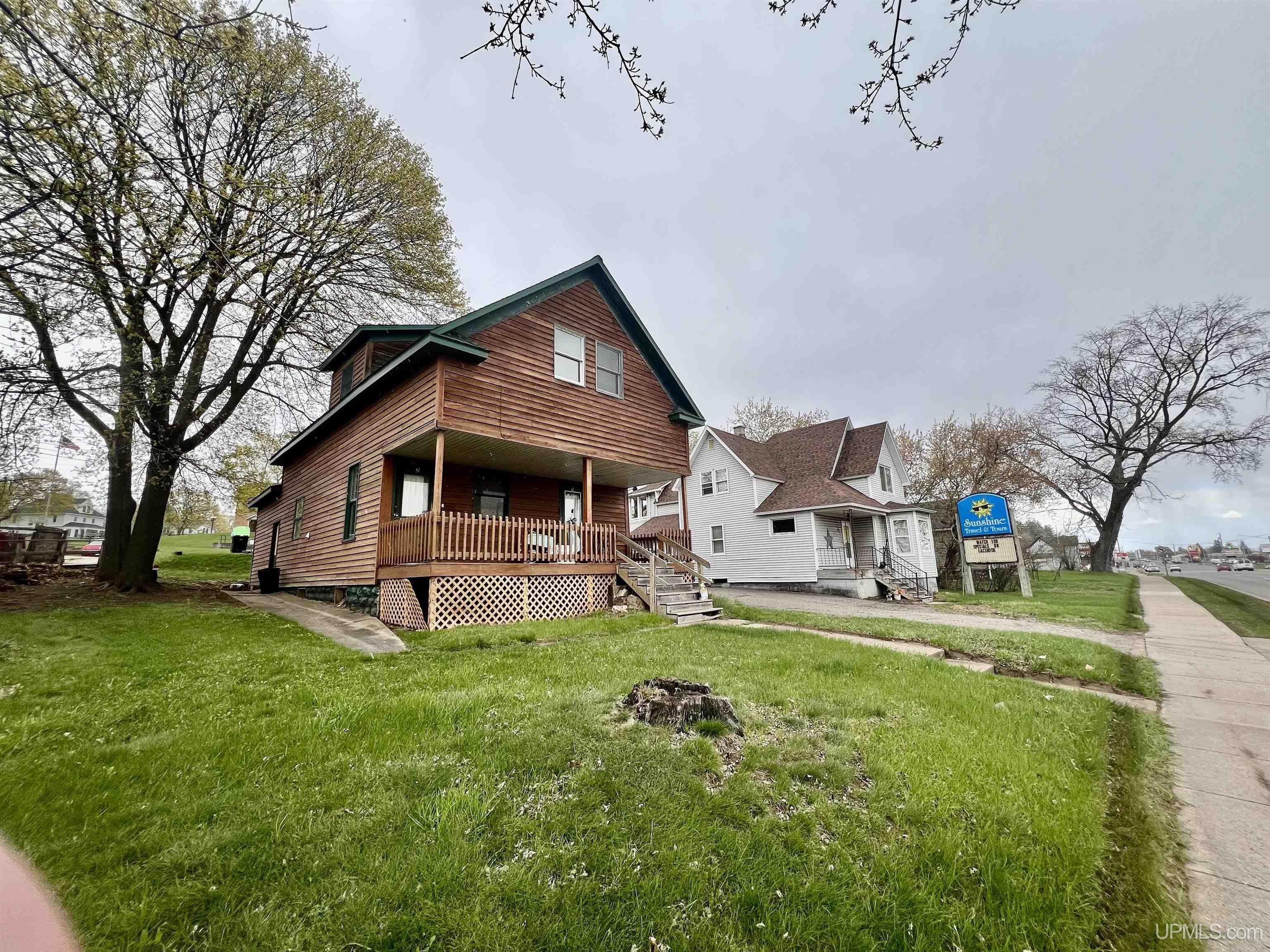 827 S Stephenson Avenue