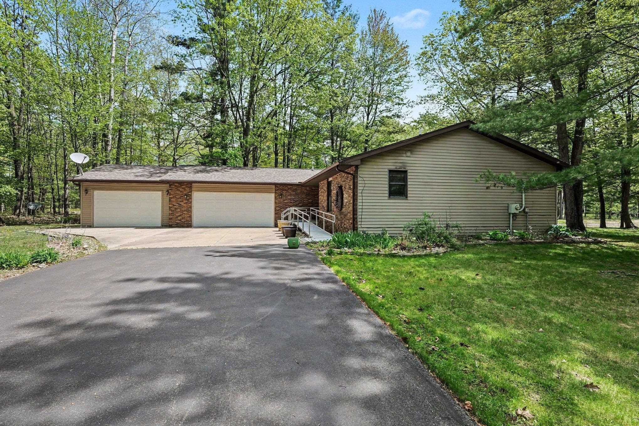 Homes for sale in Standish, MI | 3377 Fairway Dr, Standish, MI 48658 | MLS# 50208408