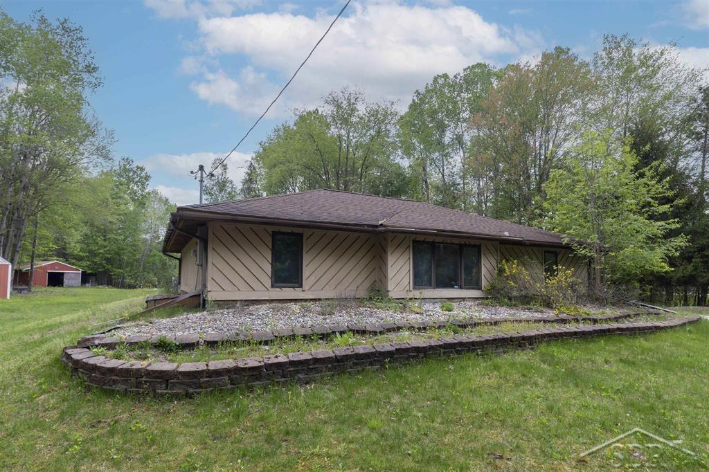 Homes for sale in Shepherd, MI | 1156 S Alamando Rd, Shepherd, MI 48883 | MLS# 50208420