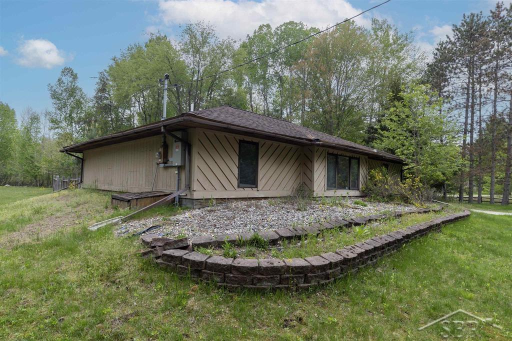 Homes for sale in Shepherd, MI | 1156 S Alamando Rd, Shepherd, MI 48883 | MLS# 50208420