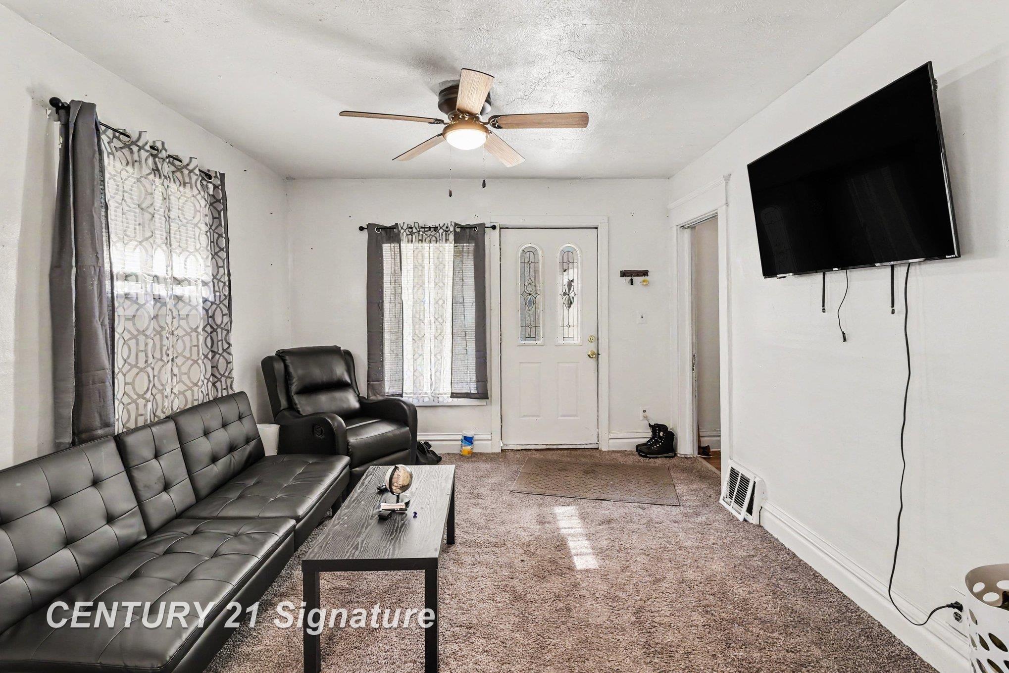 3rd image of 810 Mckinley St, Lansing, MI 48906 | MLS# 61050208535