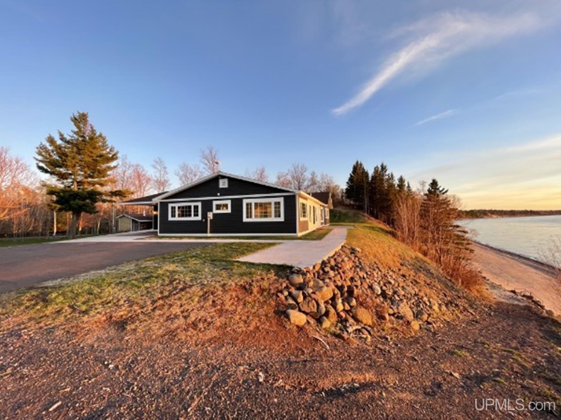 MLS 50208571 Large photo number 3 