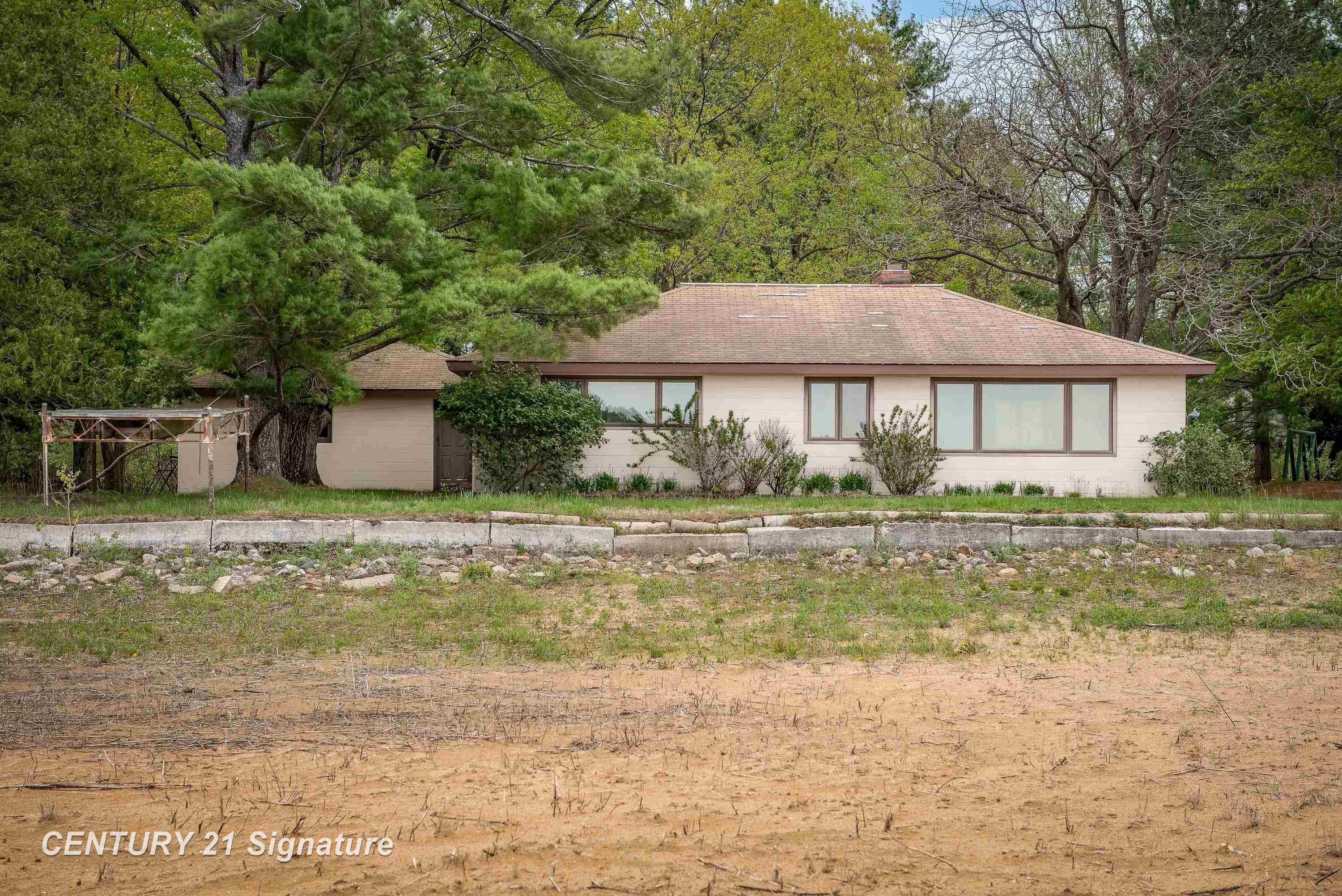 Homes for sale in Hope, MI | 5242 Ostlund Dr, Hope, MI 48628 | MLS# 50208644