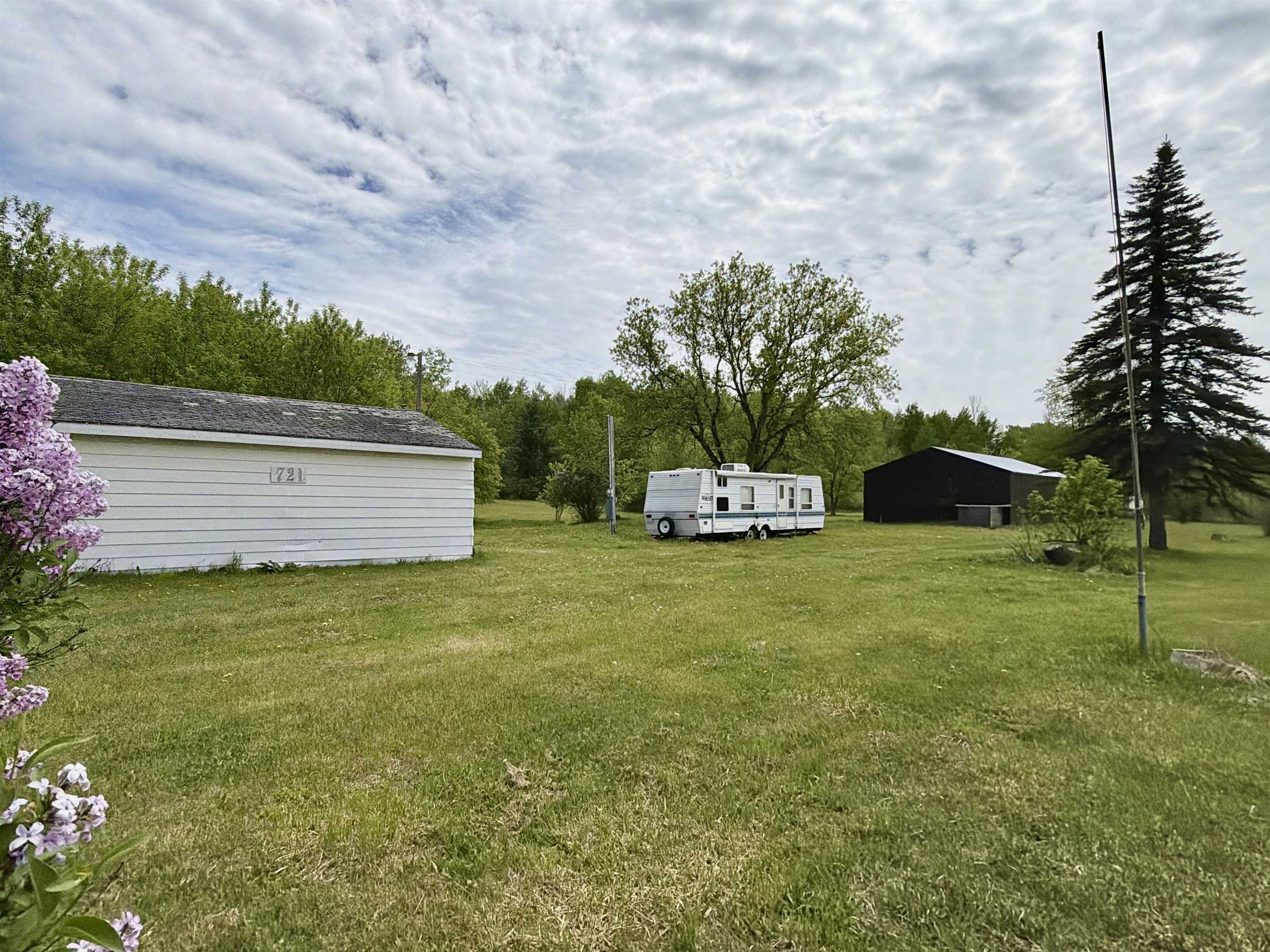 Homes for sale in Gladwin, MI | 721 S M 30 Hwy, Gladwin, MI 48624 | MLS# 50208776