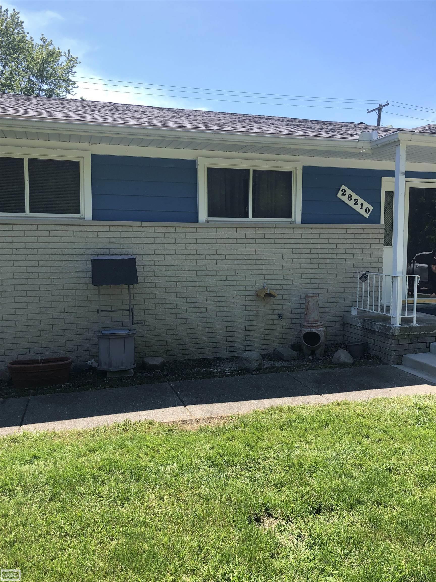 Photo 2 of Single family home for sale at 28210 Vandy St, Harrison Township, MI 48045 | MLS# 58050208890 | Listing updated on 2026-09-13