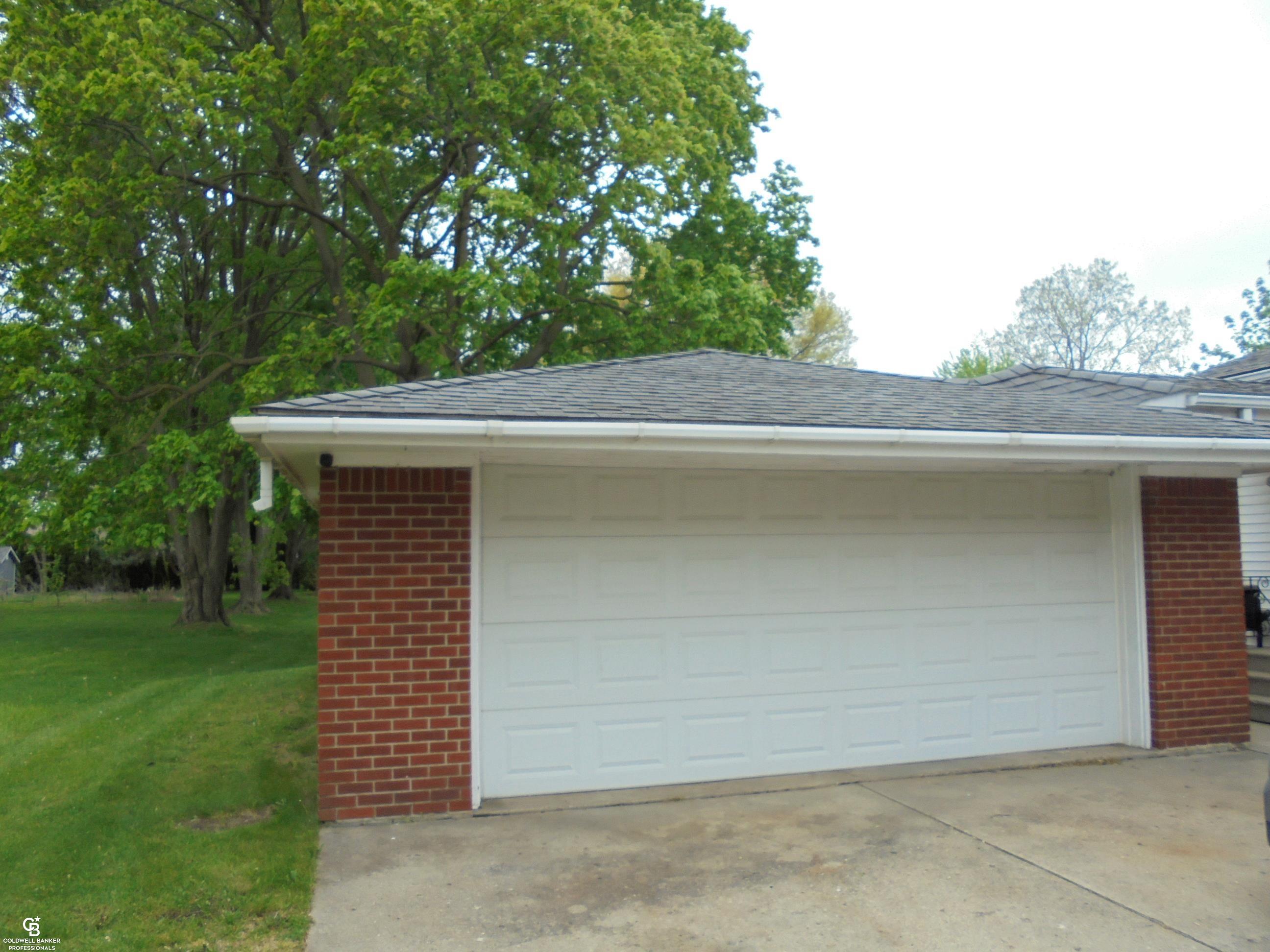 Photo 2 of Single family home for sale at 18138 22 Mile Rd, Macomb, MI 48044 | MLS# 58050209074 | Listing updated on 2026-08-04