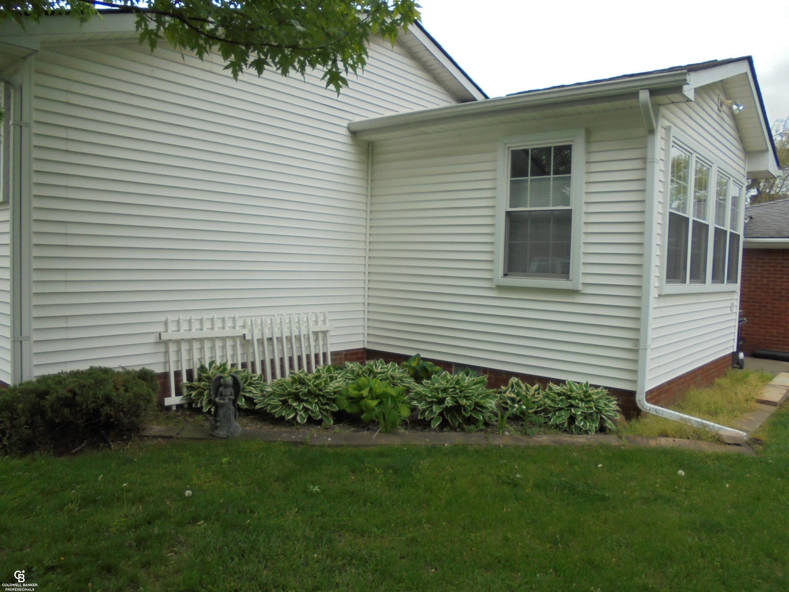 Photo 4 of Single family home for sale at 18138 22 Mile Rd, Macomb, MI 48044 | MLS# 58050209074 | Listing updated on 2026-08-04