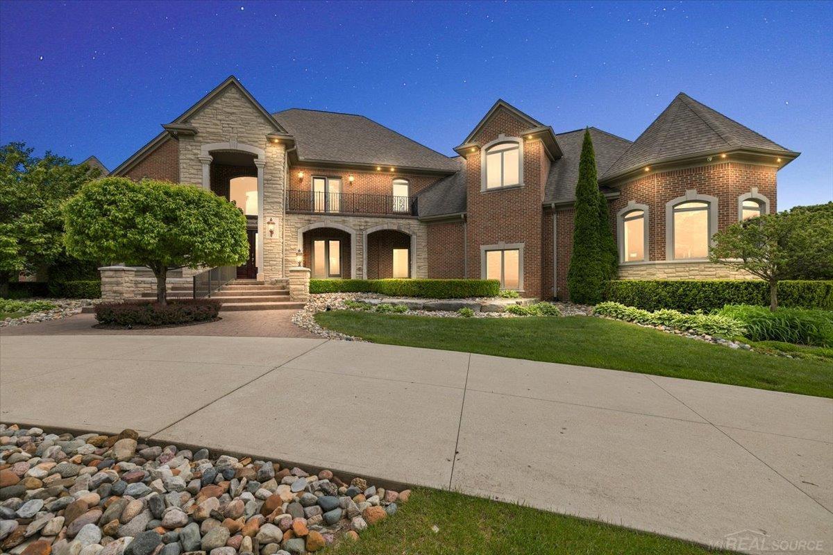 54245 Queensborough Drive
