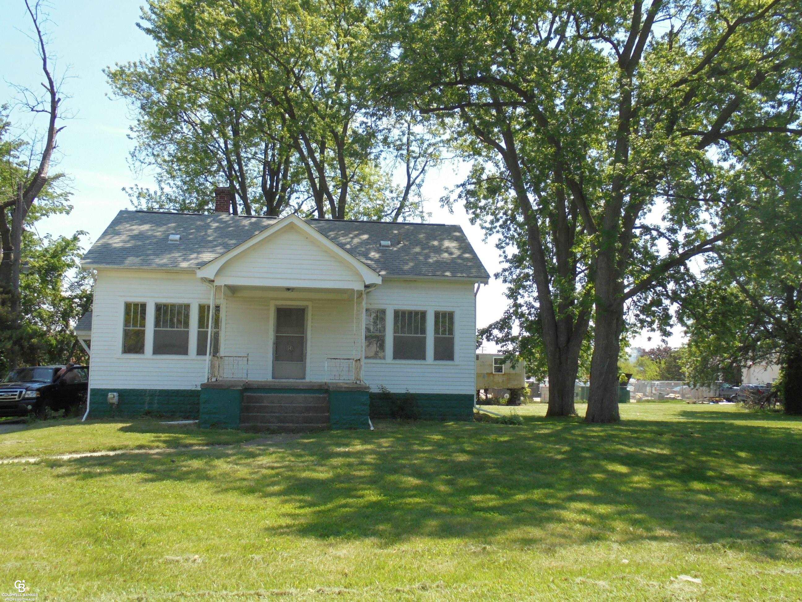 Photo 3 of Single family home for sale at 35080 Hengesbach Dr, Clinton Township, MI 48035 | MLS# 58050209219 | Listing updated on 2026-09-16