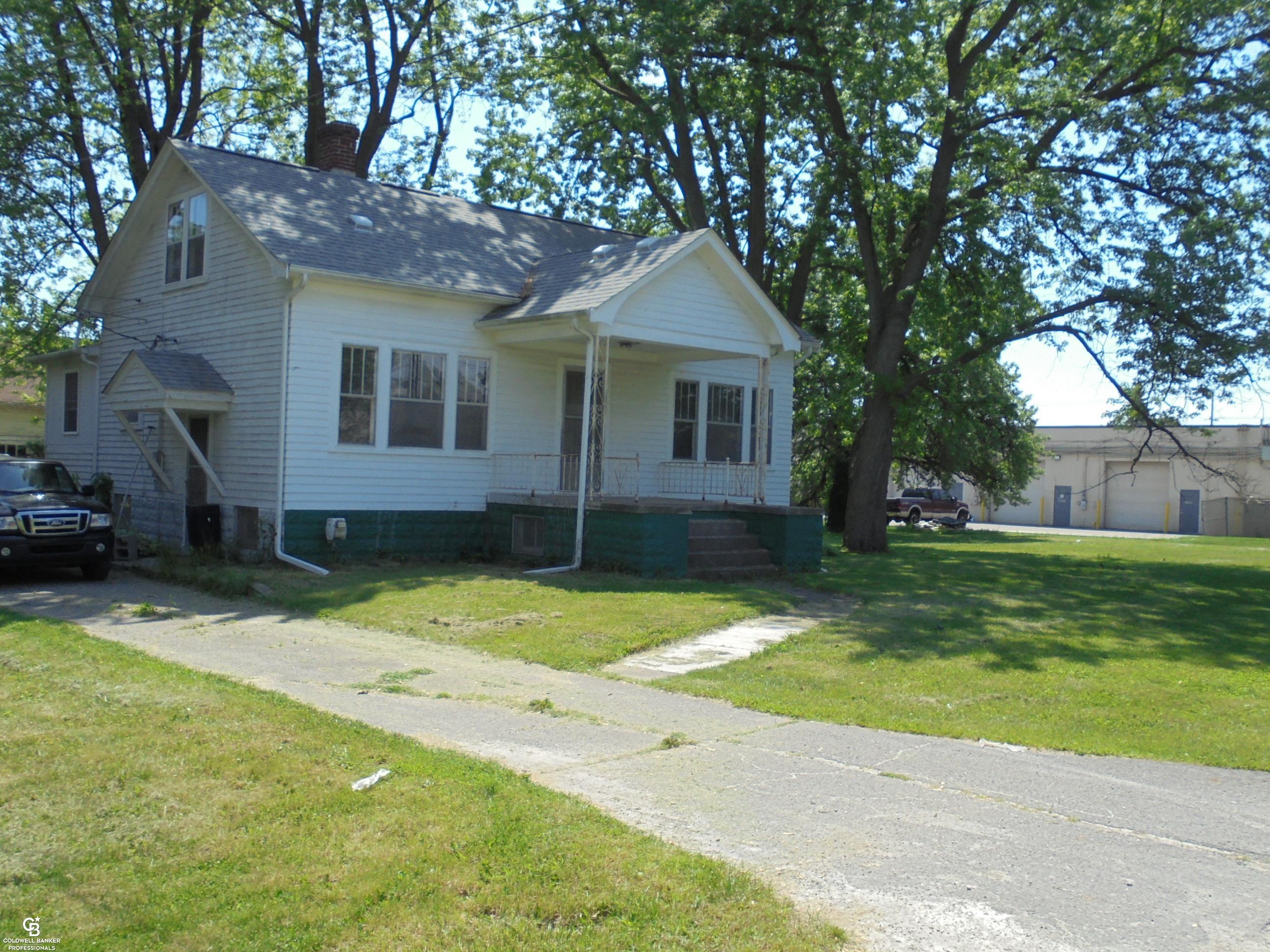 Photo 3 of Single family home for sale at 35080 Hengesbach Dr, Clinton Township, MI 48035 | MLS# 58050209219 | Listing updated on 2026-09-16