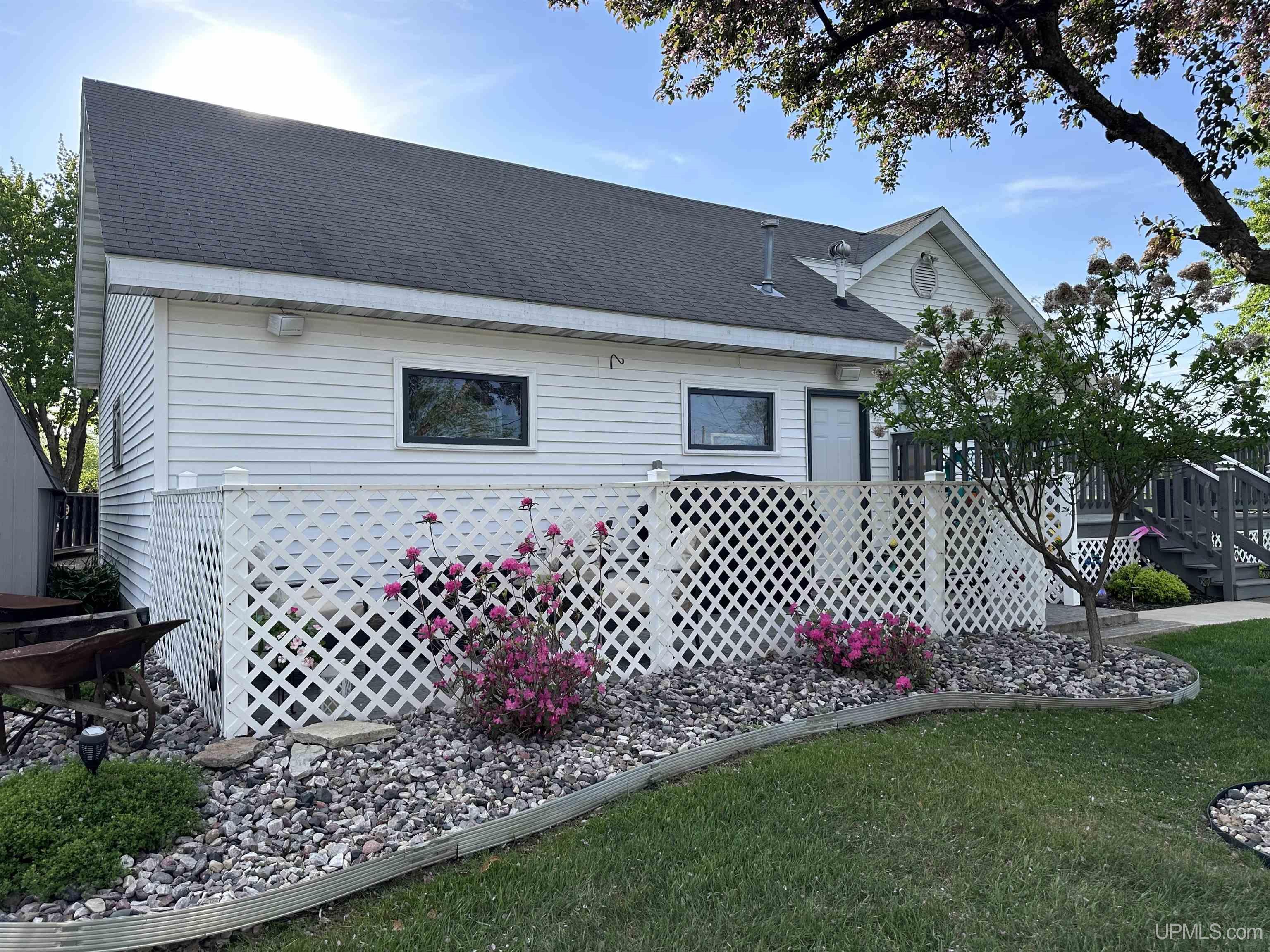 109 Hemlock Street