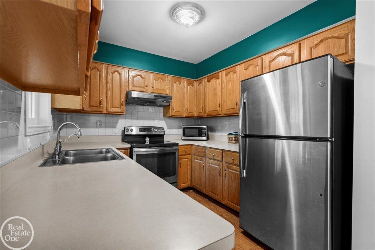 93 Brown City Road photo 16