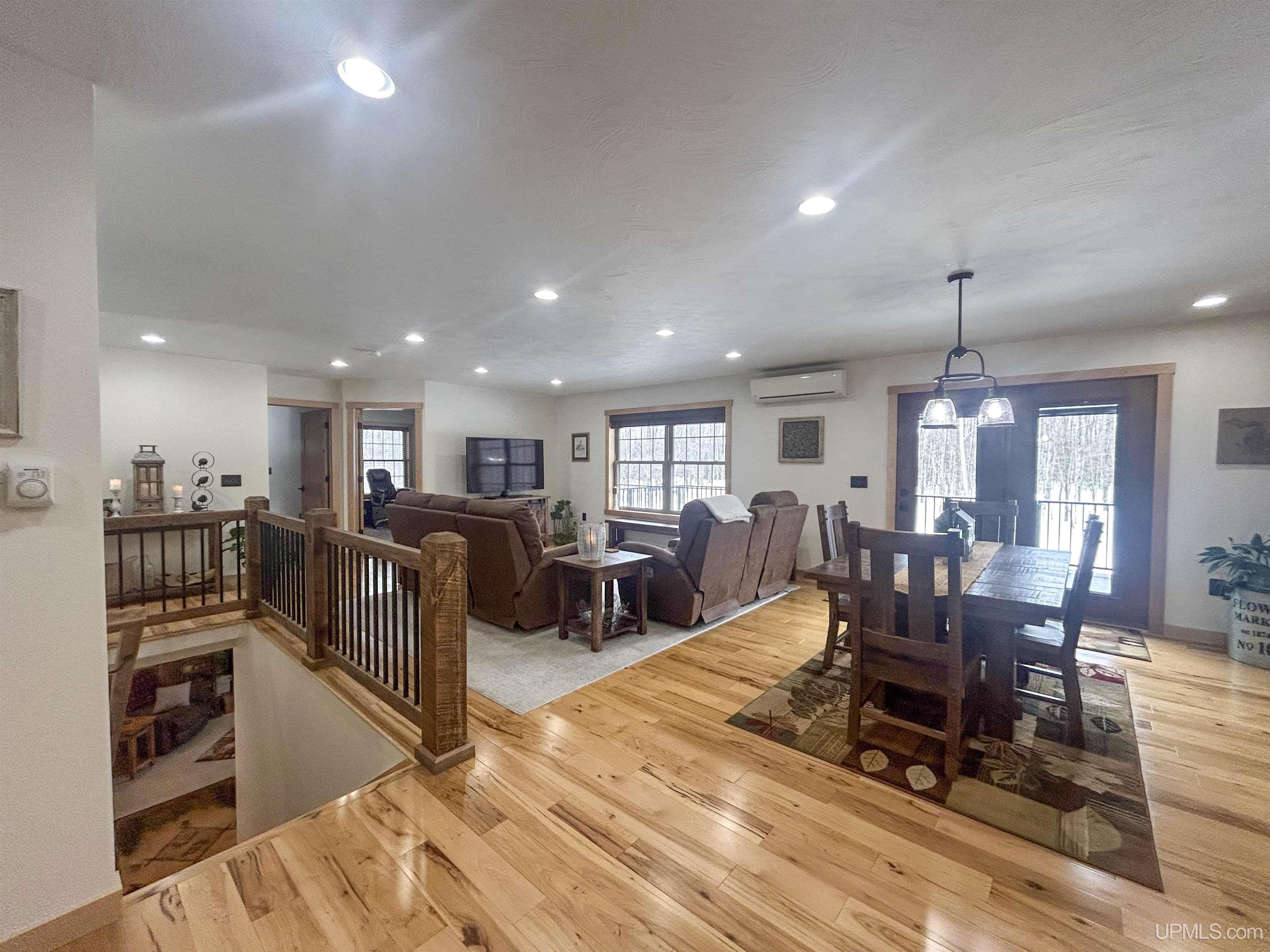 MLS 50209573 Large photo number 4 