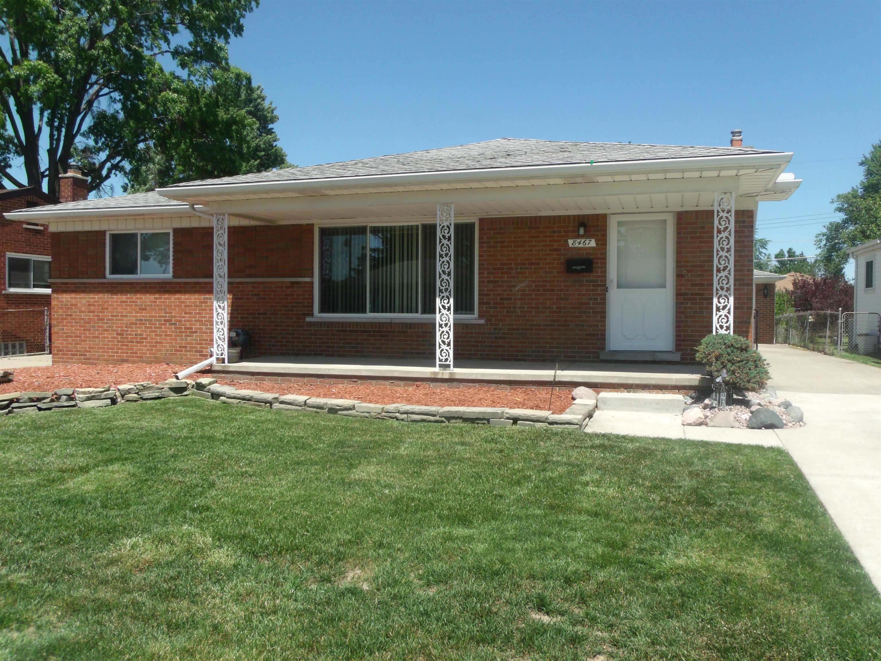 Photo 1 of Single family home for sale at 8467 Darlene St, Warren, MI 48093 | MLS# 58050209637 | Listing updated on 2026-09-14