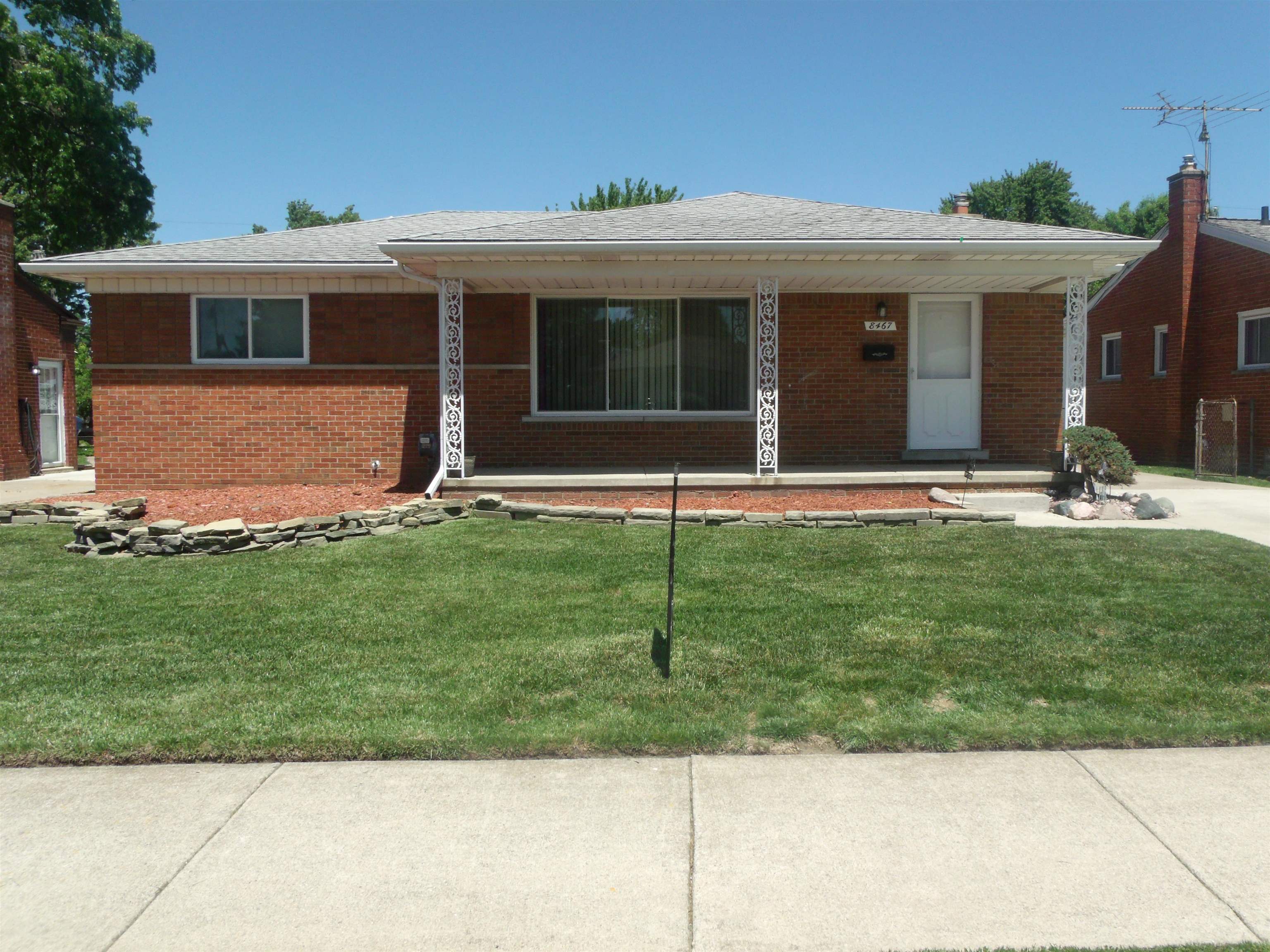 Photo 2 of Single family home for sale at 8467 Darlene St, Warren, MI 48093 | MLS# 58050209637 | Listing updated on 2026-09-14