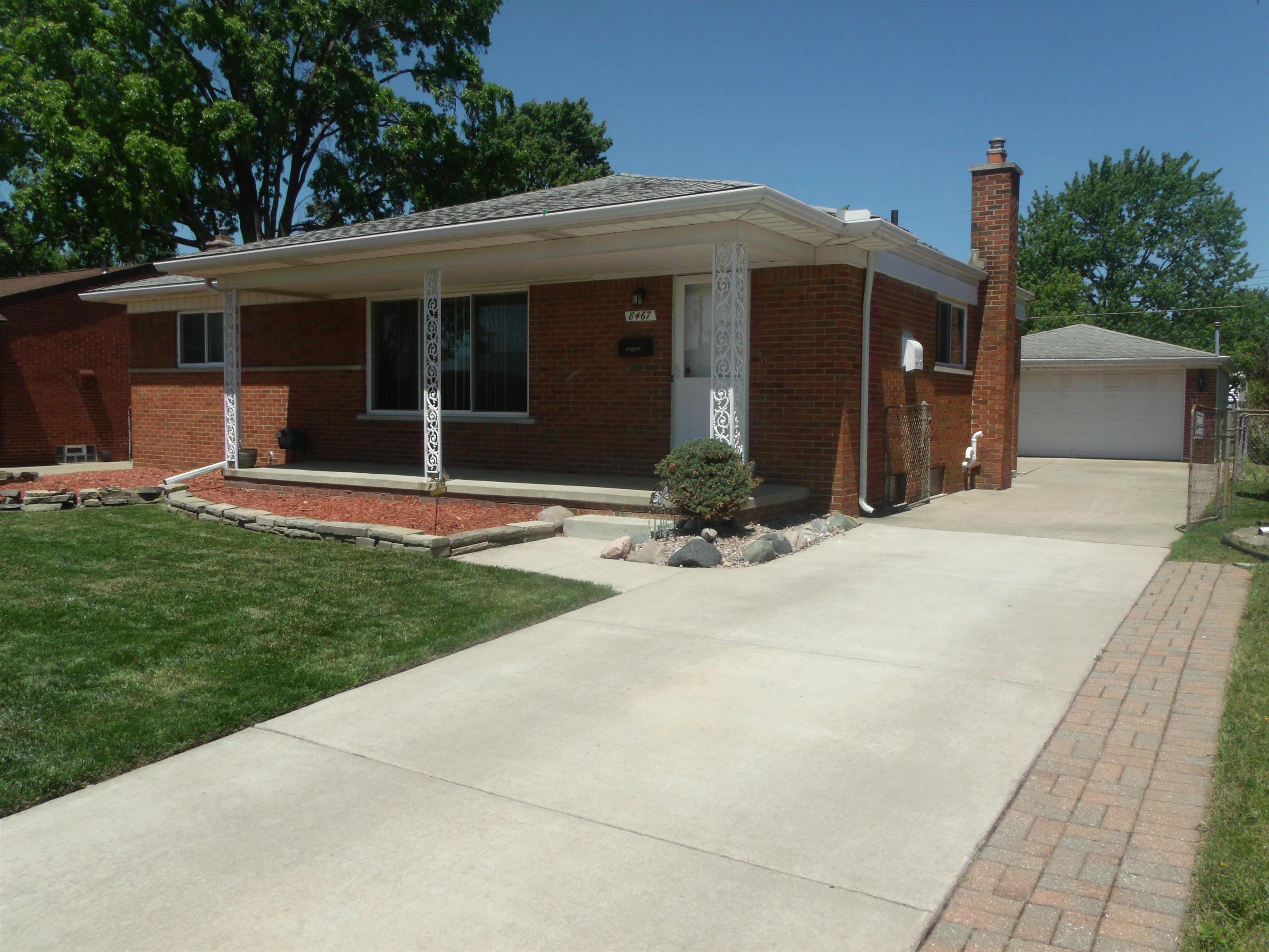Photo 3 of Single family home for sale at 8467 Darlene St, Warren, MI 48093 | MLS# 58050209637 | Listing updated on 2026-09-14