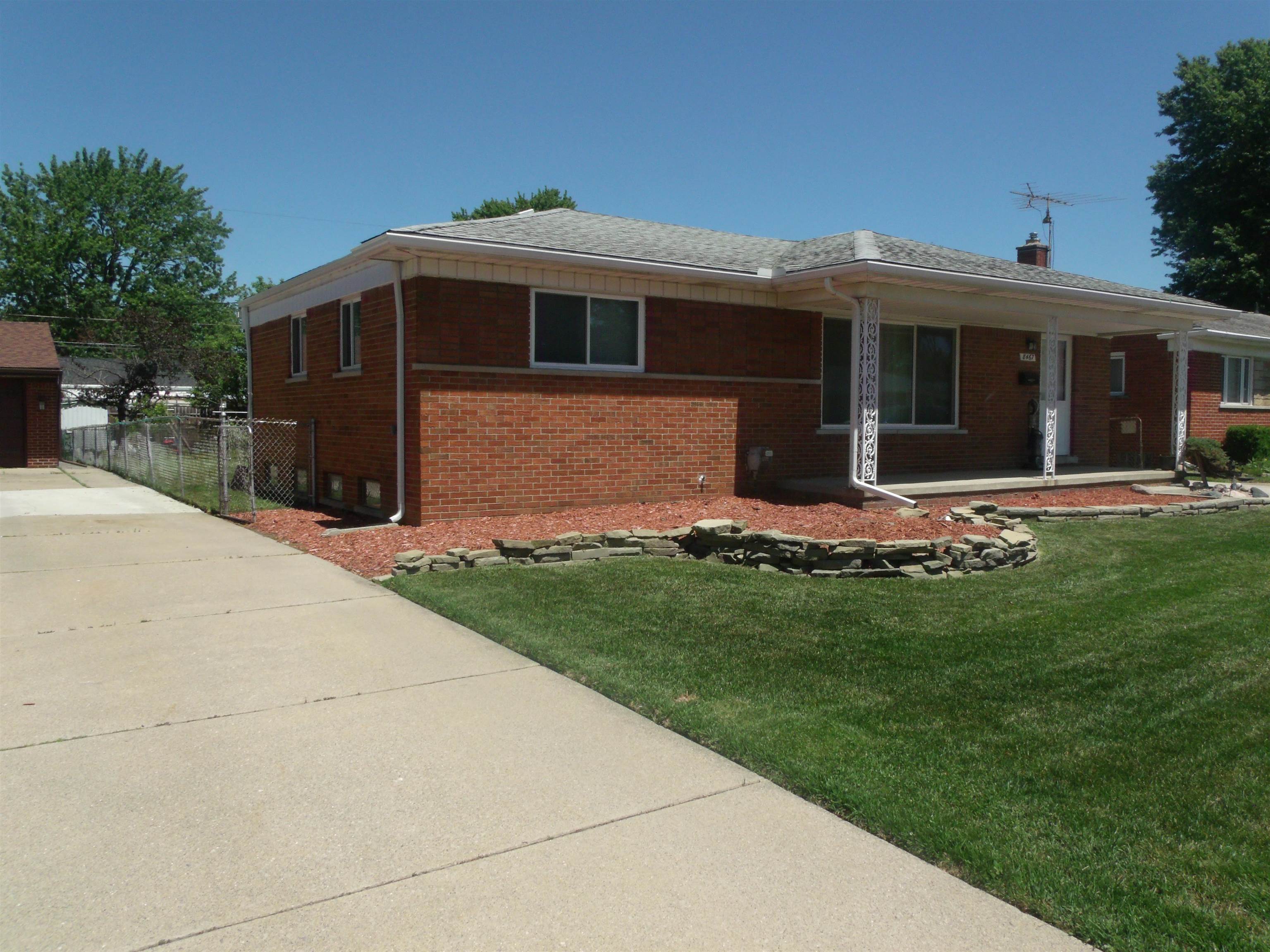 Photo 3 of Single family home for sale at 8467 Darlene St, Warren, MI 48093 | MLS# 58050209637 | Listing updated on 2026-09-14