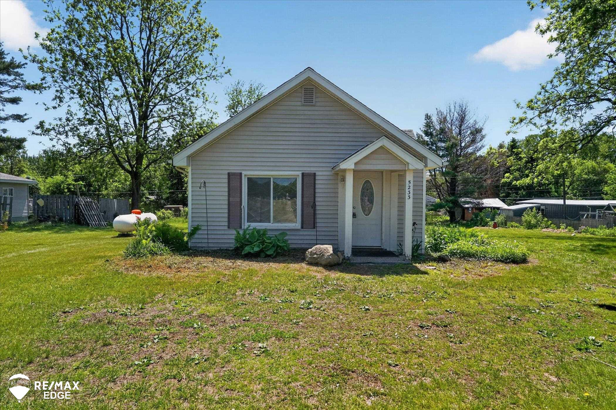 5233 Pratt Road photo 3