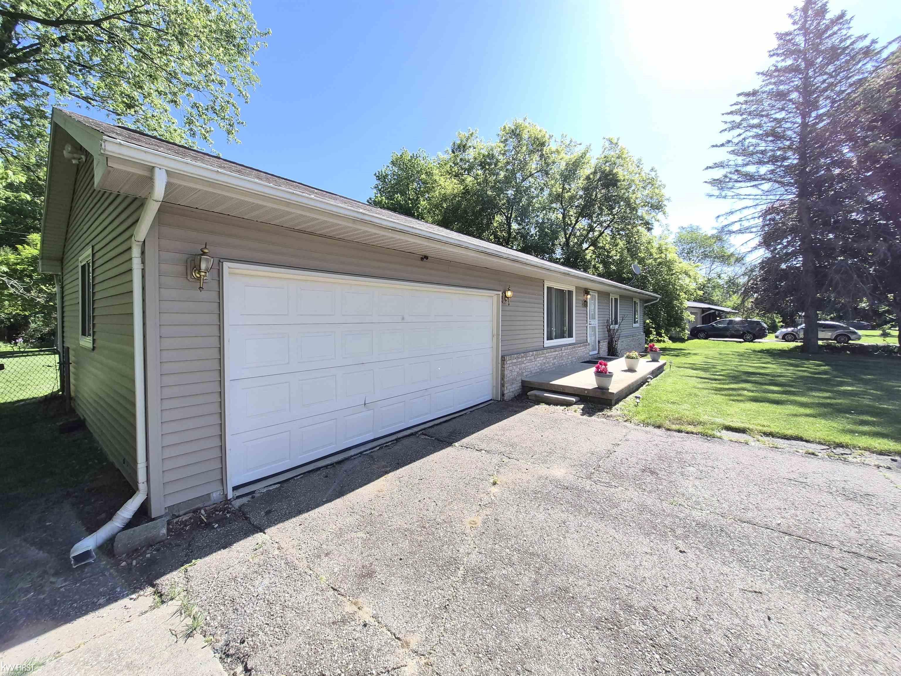 1282 Arrowhead DR