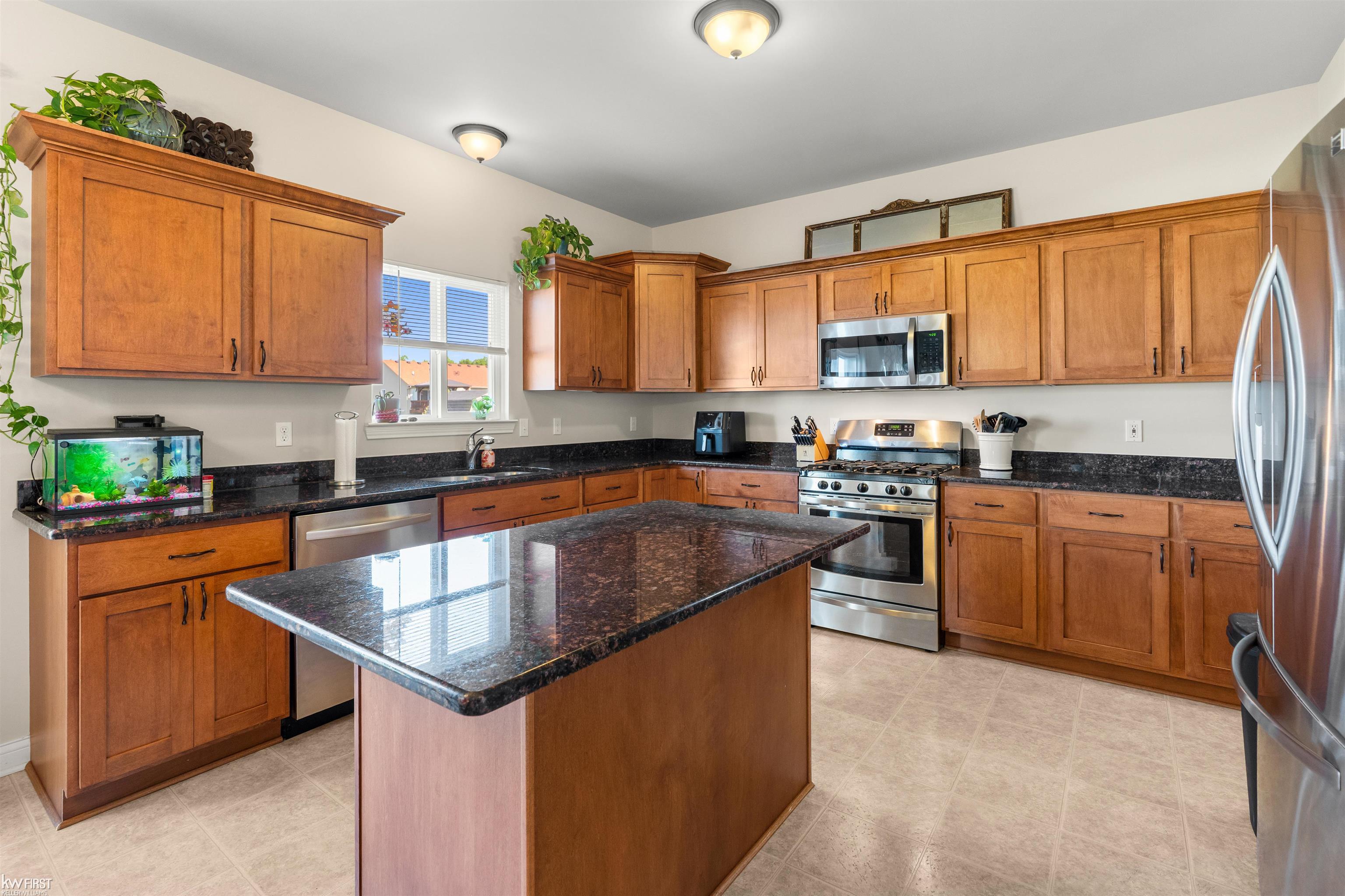 Photo 2 of Single family home for sale at 8101 Peninsula Cir, Grand Blanc, MI 48439 | MLS# 5050209866 | Listing updated on 2026-10-07
