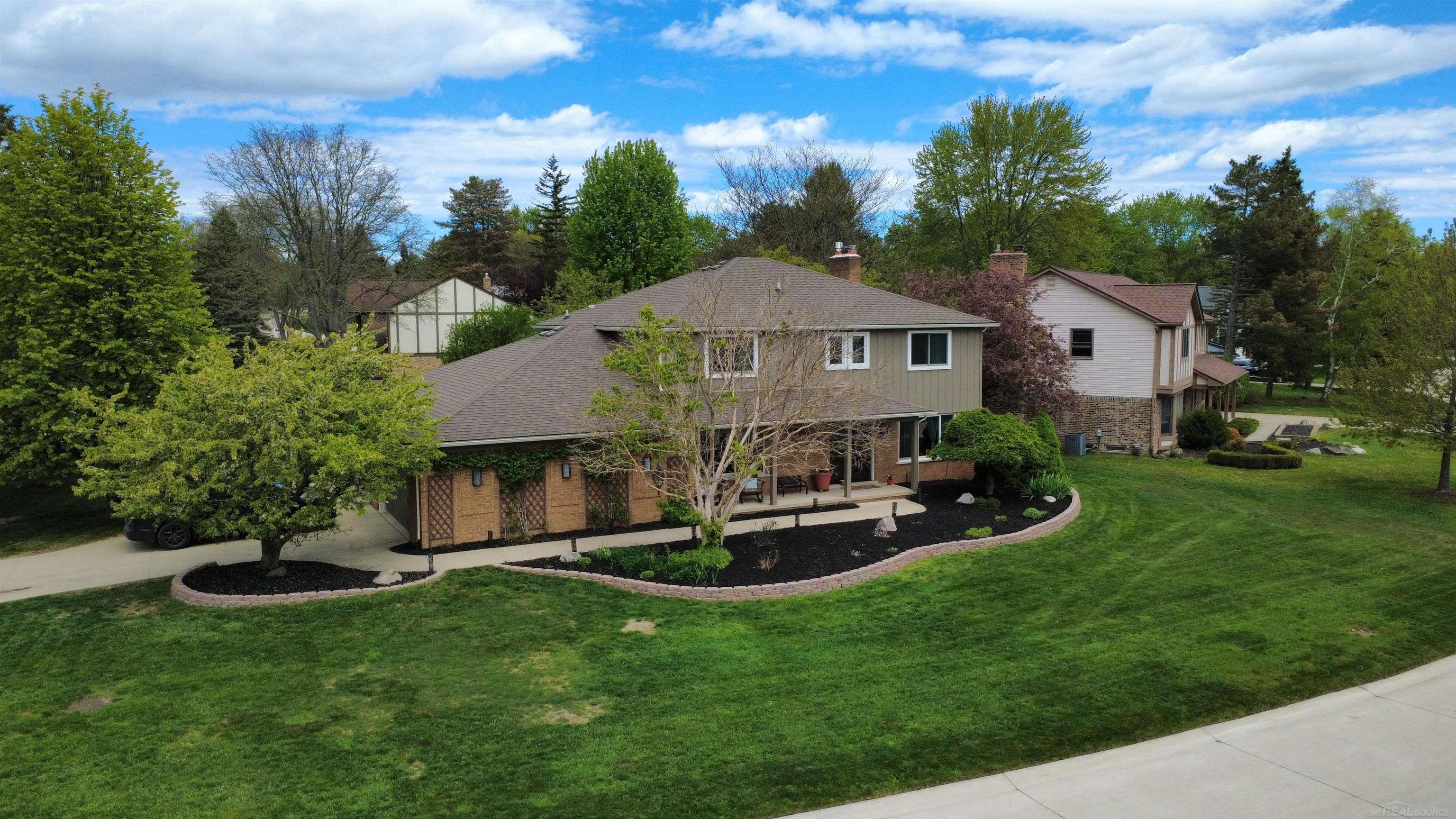 *Open House Sunday 6/7 12-2!* Beautifully Remodeled and extremely well cared for Colonial in Stratford Knolls! 4-bedroom 2.5 bath! Just a few houses from private park with lake access! Enjoy kayaking, paddleboarding, fishing and skating! Renewal by Anderson Windows 2022-2025! New heating and Cooling 2022 with added insulation. New gas fireplace 2021, freshly refinished hardwood floors 2026! New carpet, newly finished basement, sunroom! Kitchen and Baths redone too! Fresh Paint throughout. New firepit/paver patio 2025. Close to Meadowbrook Hall, Oakland University, Downtown Rochester, Paint Creek Trail, I-75. M-59 Super location to live and work!