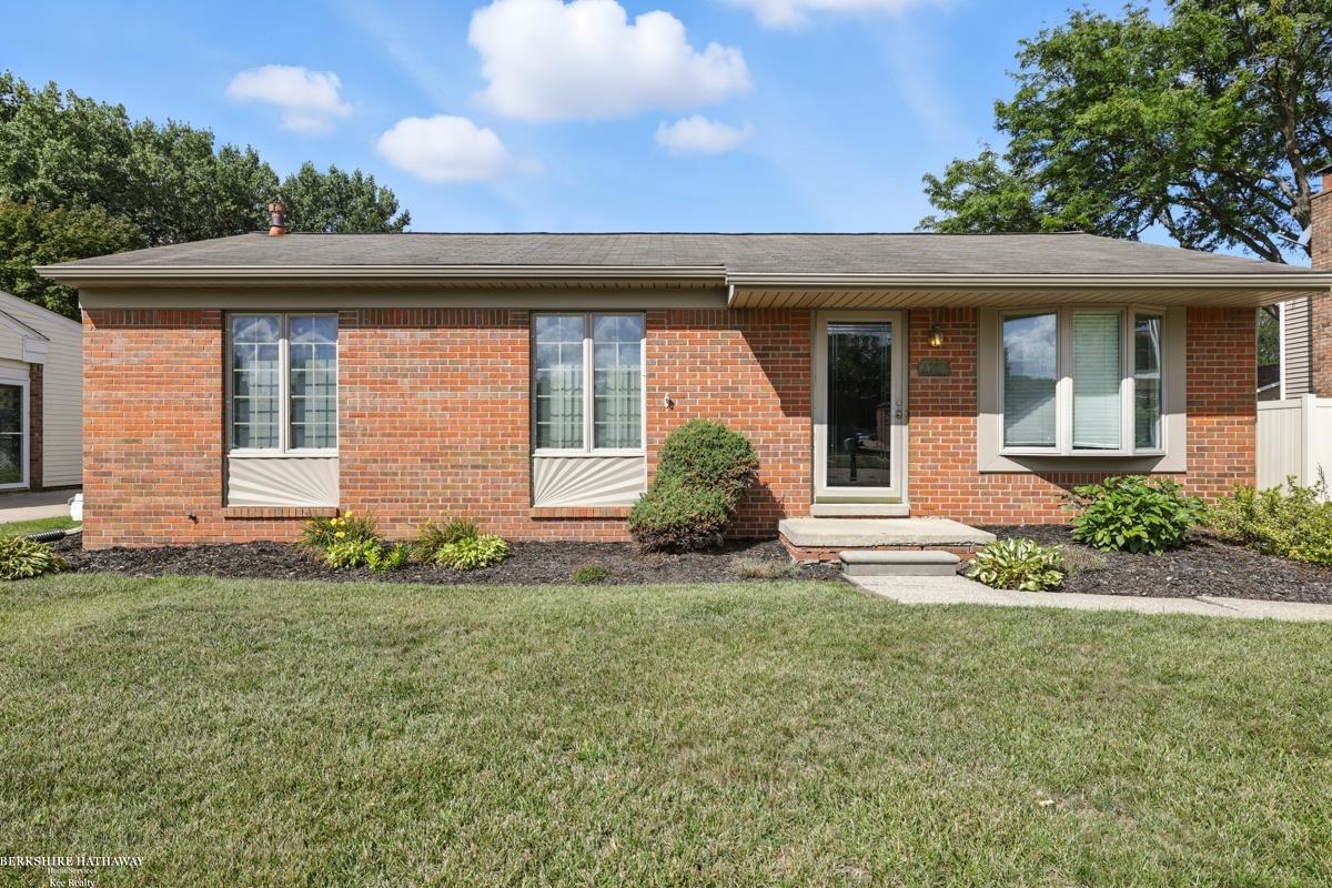 42011 CLAYTON ST ClintonCharterTownship_Macomb Michigan 48038