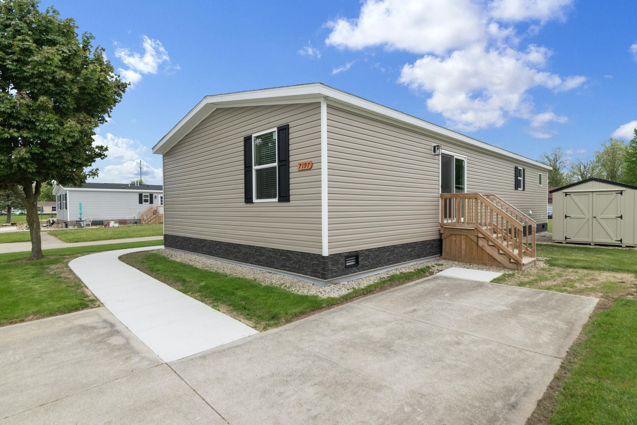 7197 Mapleview Circle photo 3