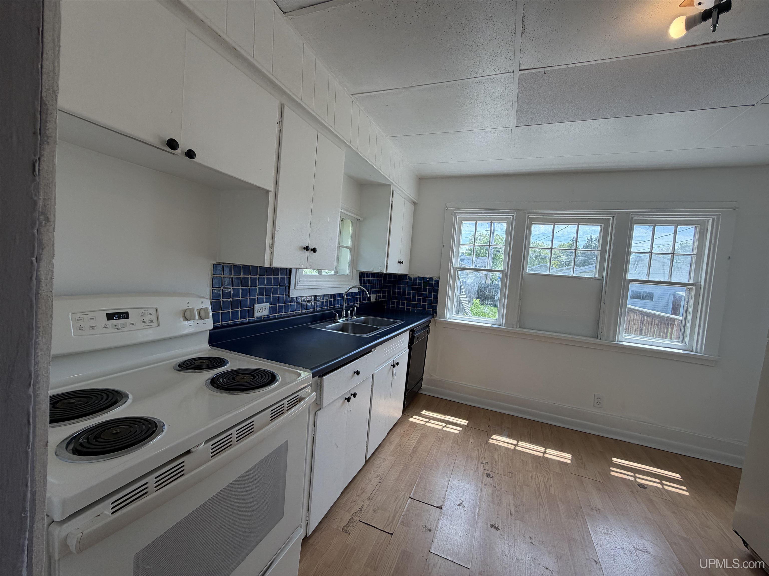 3rd image of 509 S 1St Ave, Escanaba, MI 49829 | MLS# 50210540