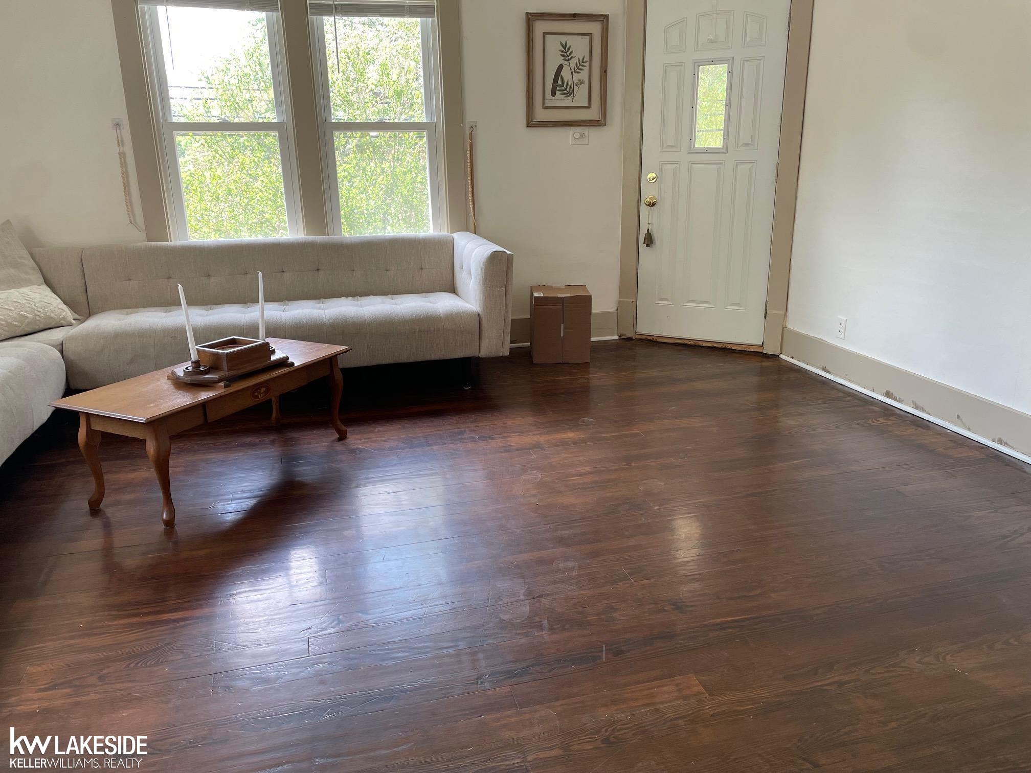 441 E Saint Clair Street photo 3