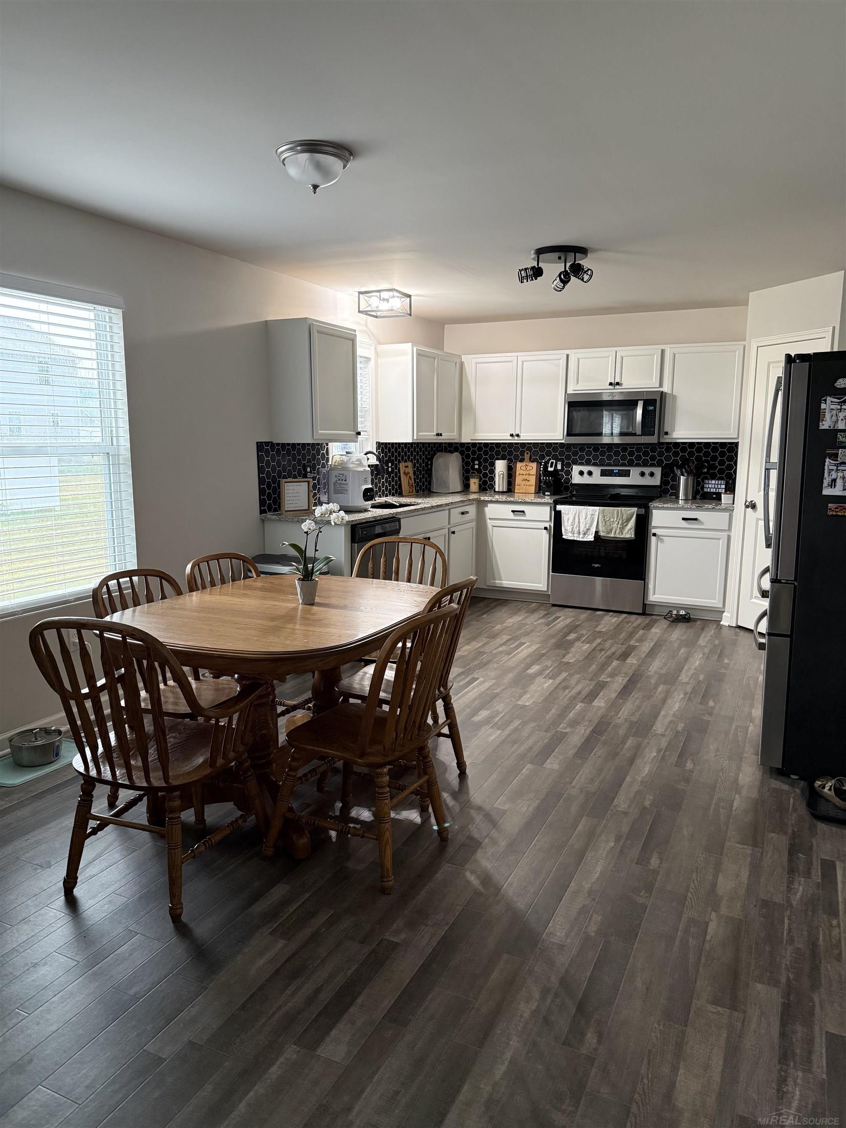 5th image of 2247 Hunter Ln, Burton, MI 48519 | MLS# 50210602
