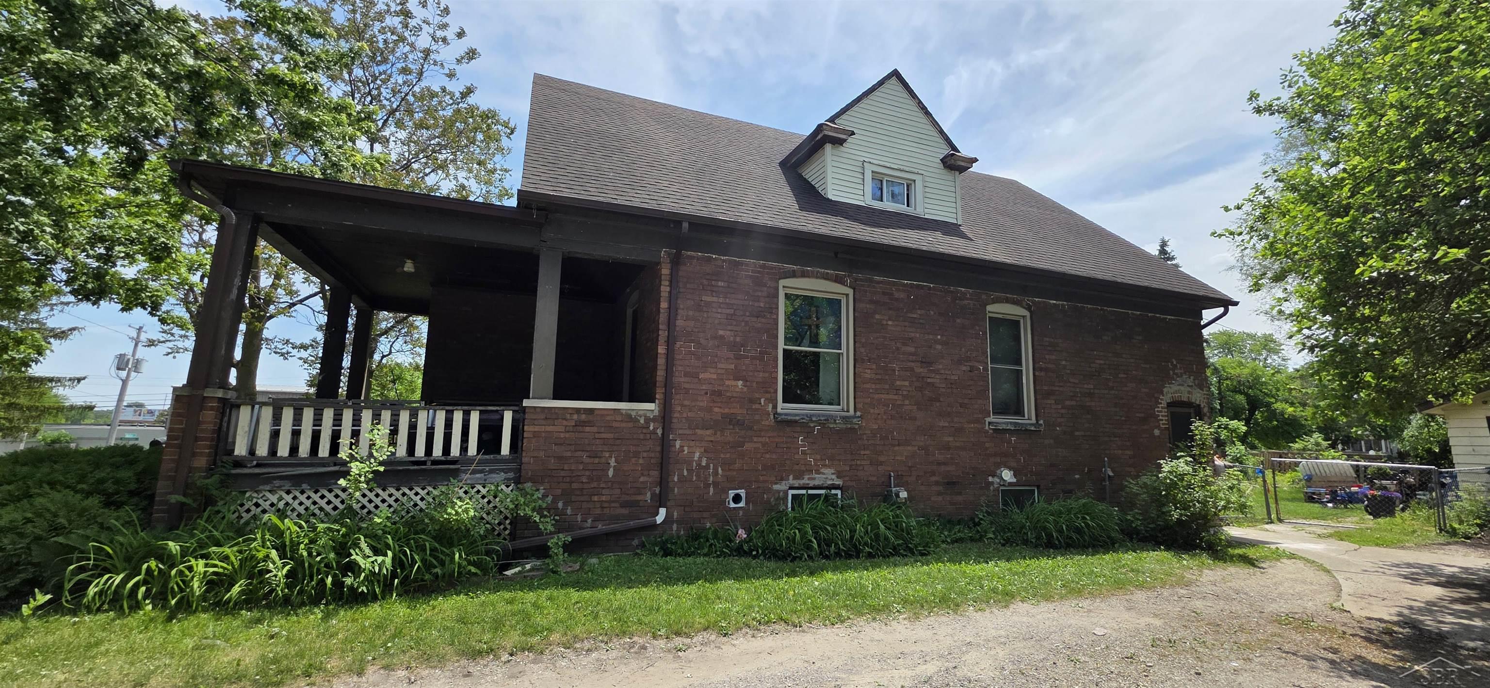 Photo 3 of Single family home for sale at 413 Waller St, Saginaw, MI 48602 | MLS# 61050210649 | Listing updated on 2026-09-13