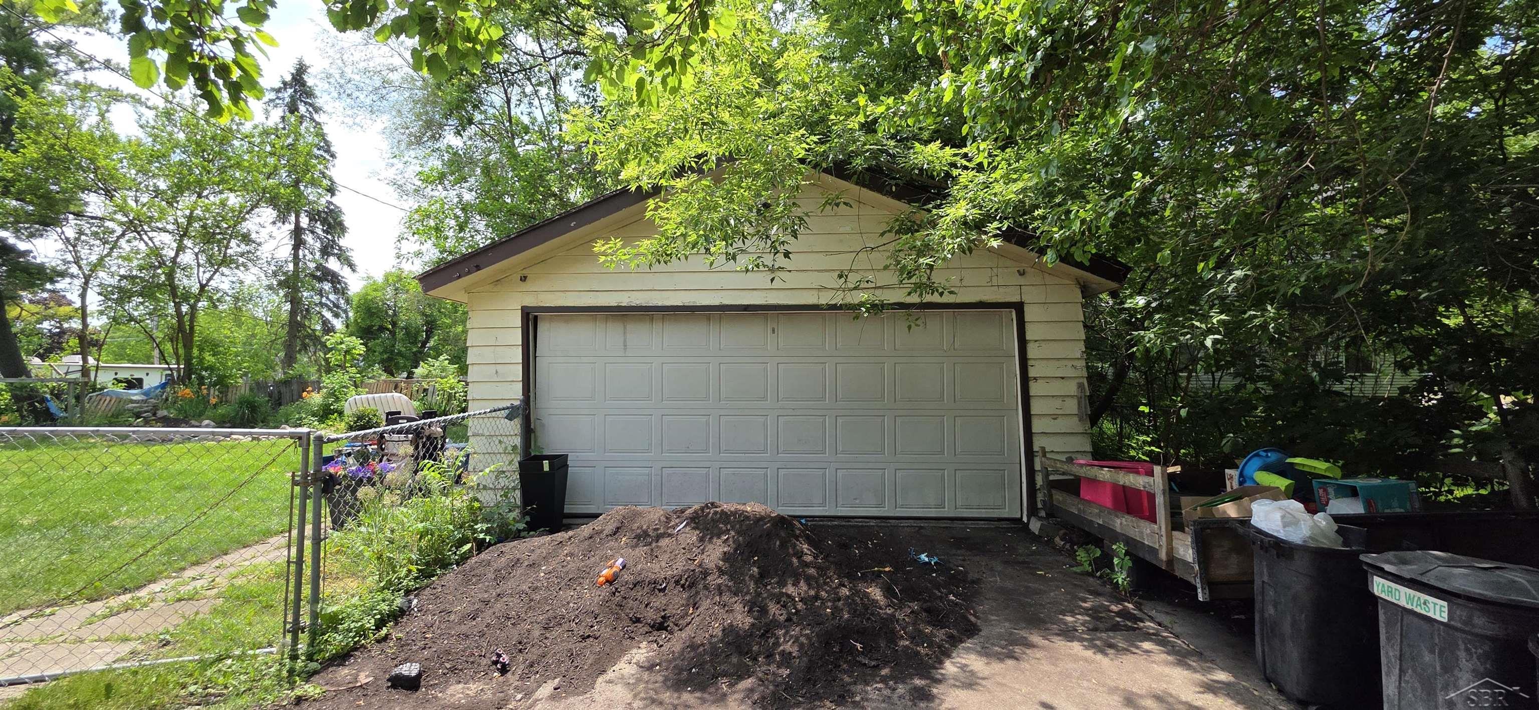 Photo 3 of Single family home for sale at 413 Waller St, Saginaw, MI 48602 | MLS# 61050210649 | Listing updated on 2026-09-13