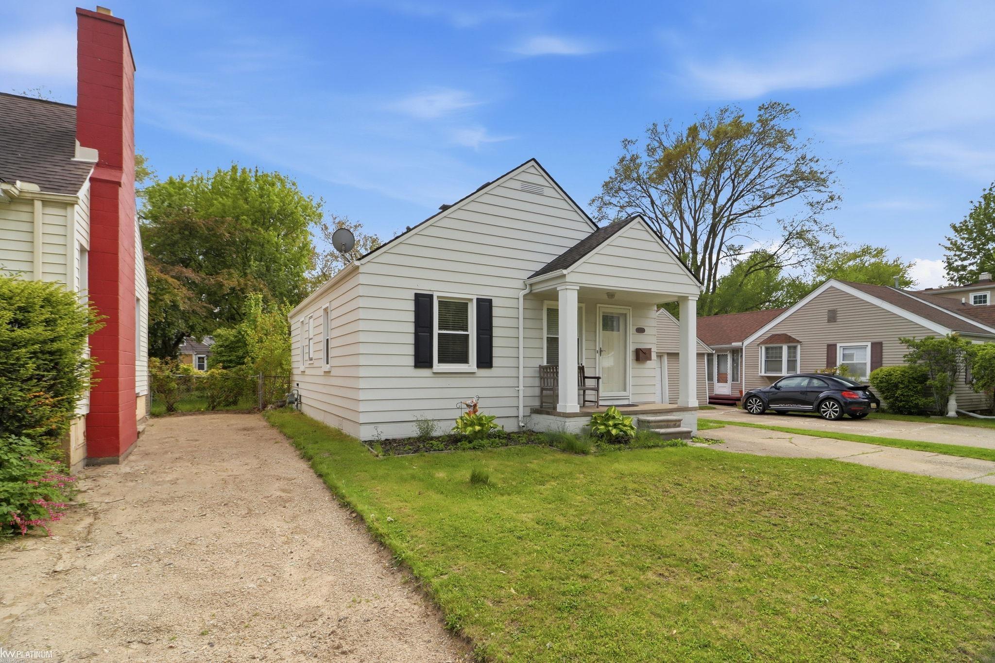 Homes for sale in Grosse Pointe Woods, MI | 2223 Ridgemont St, Grosse Pointe Woods, MI 48236 | MLS# 50210683