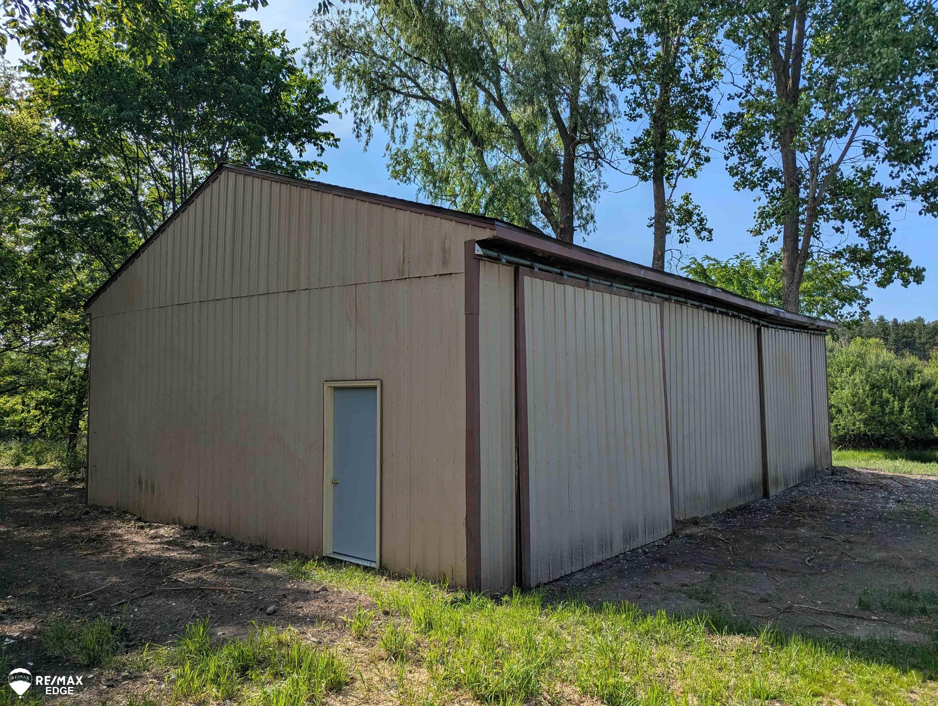 6283 Hart Lake Road photo 3
