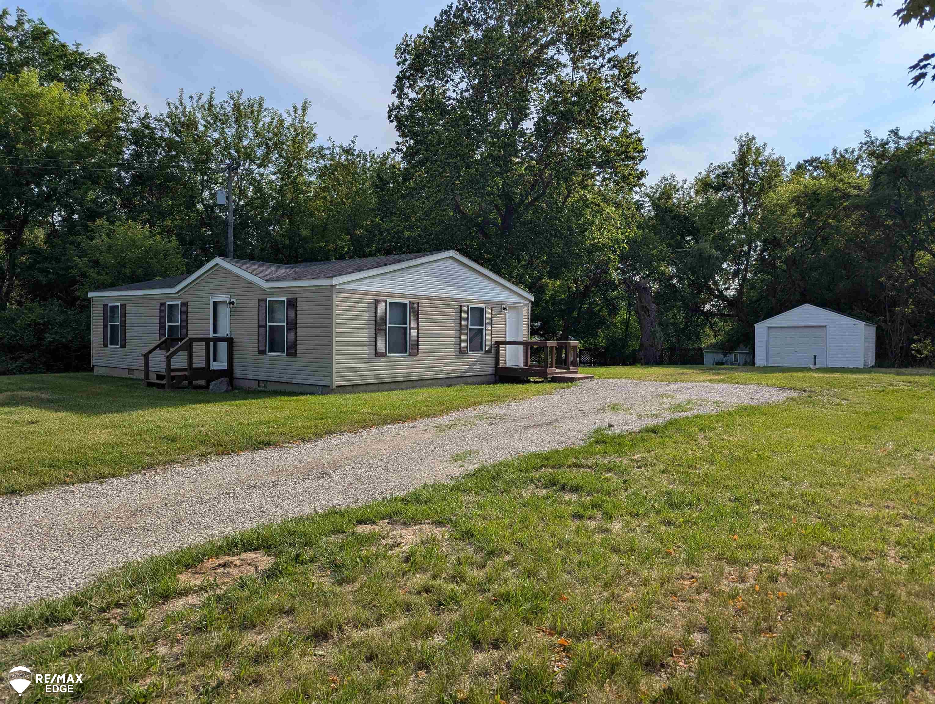 6283 Hart Lake Road photo 4