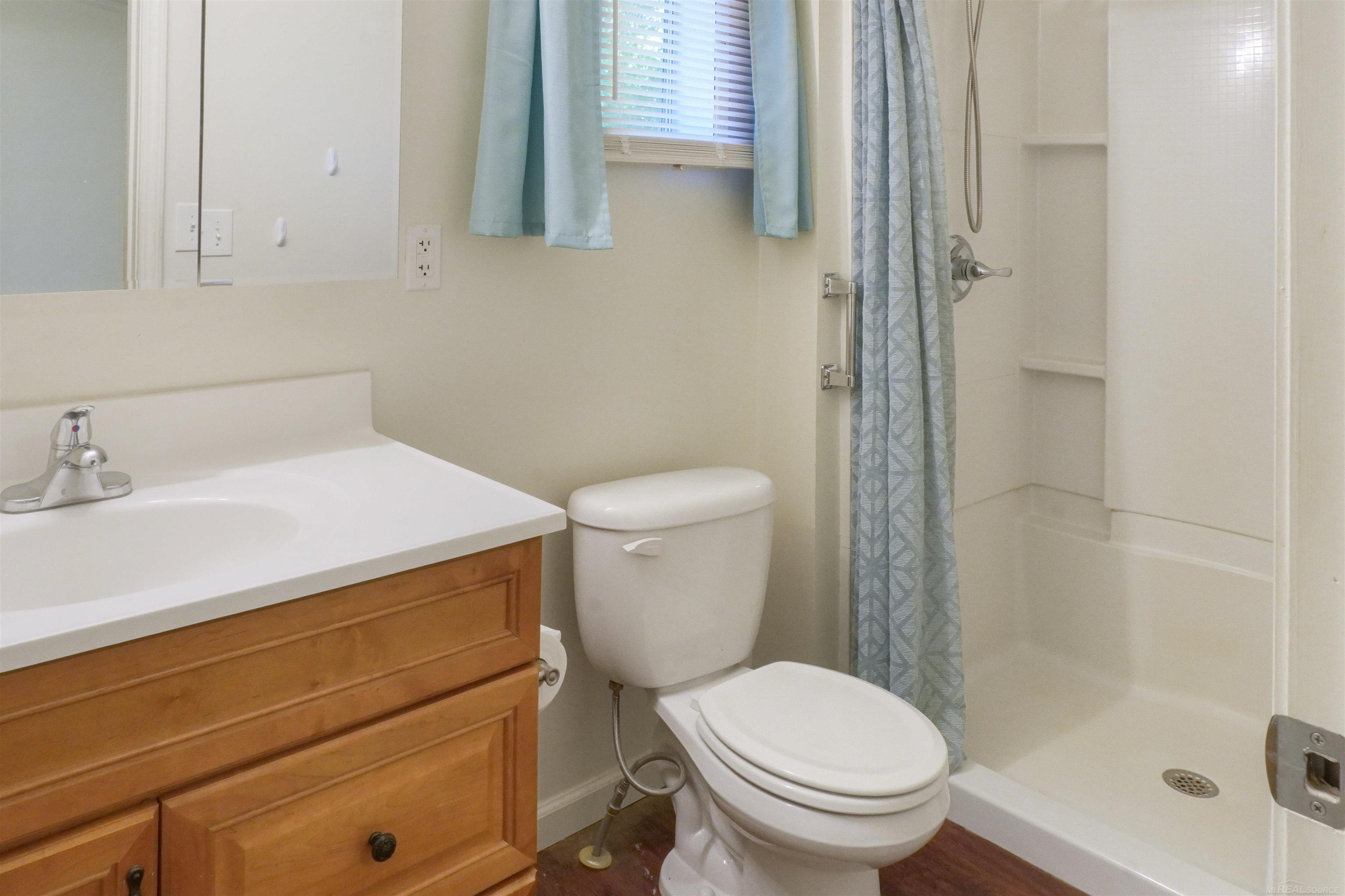 1832 Manchester Drive photo 12