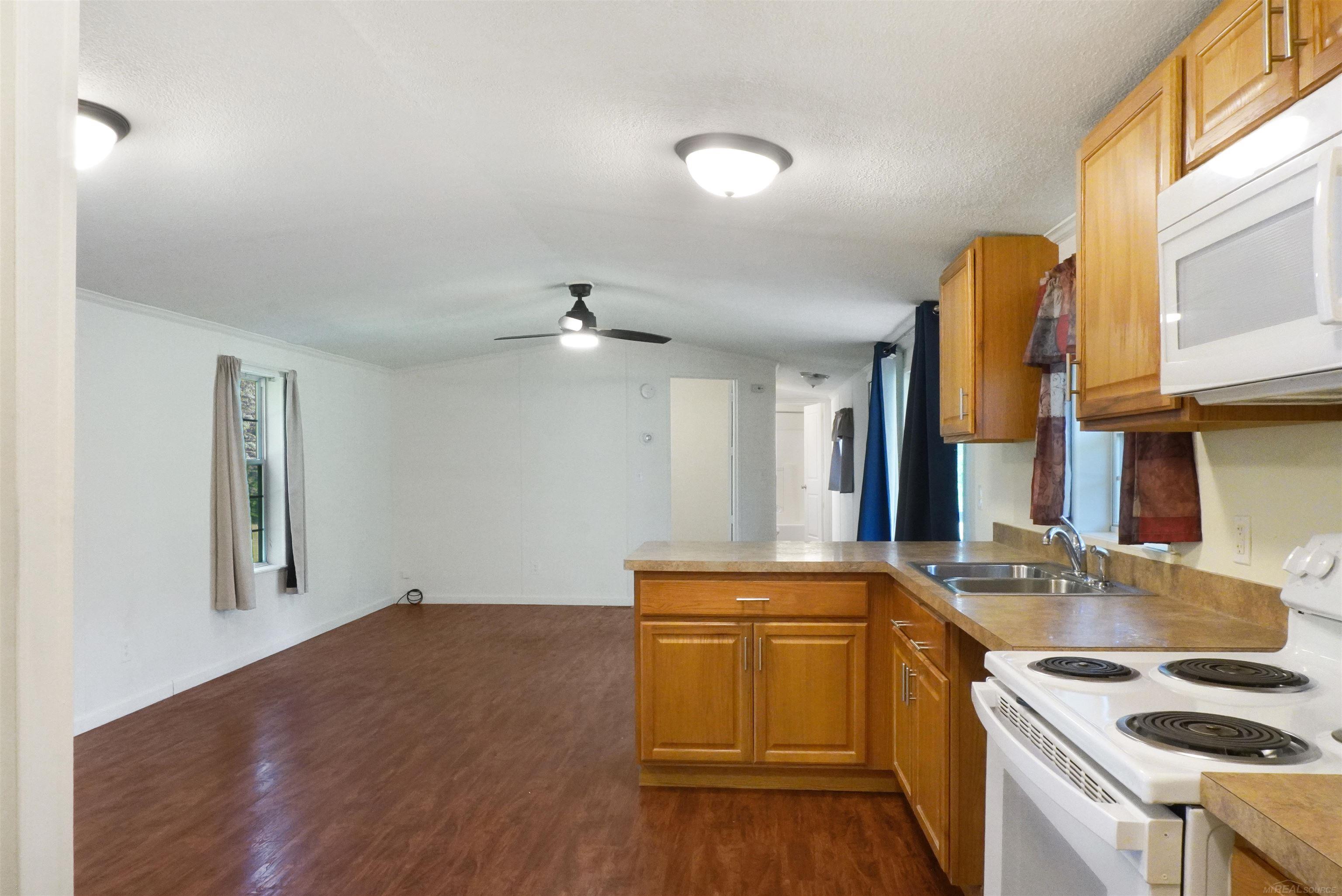1832 Manchester Drive photo 3